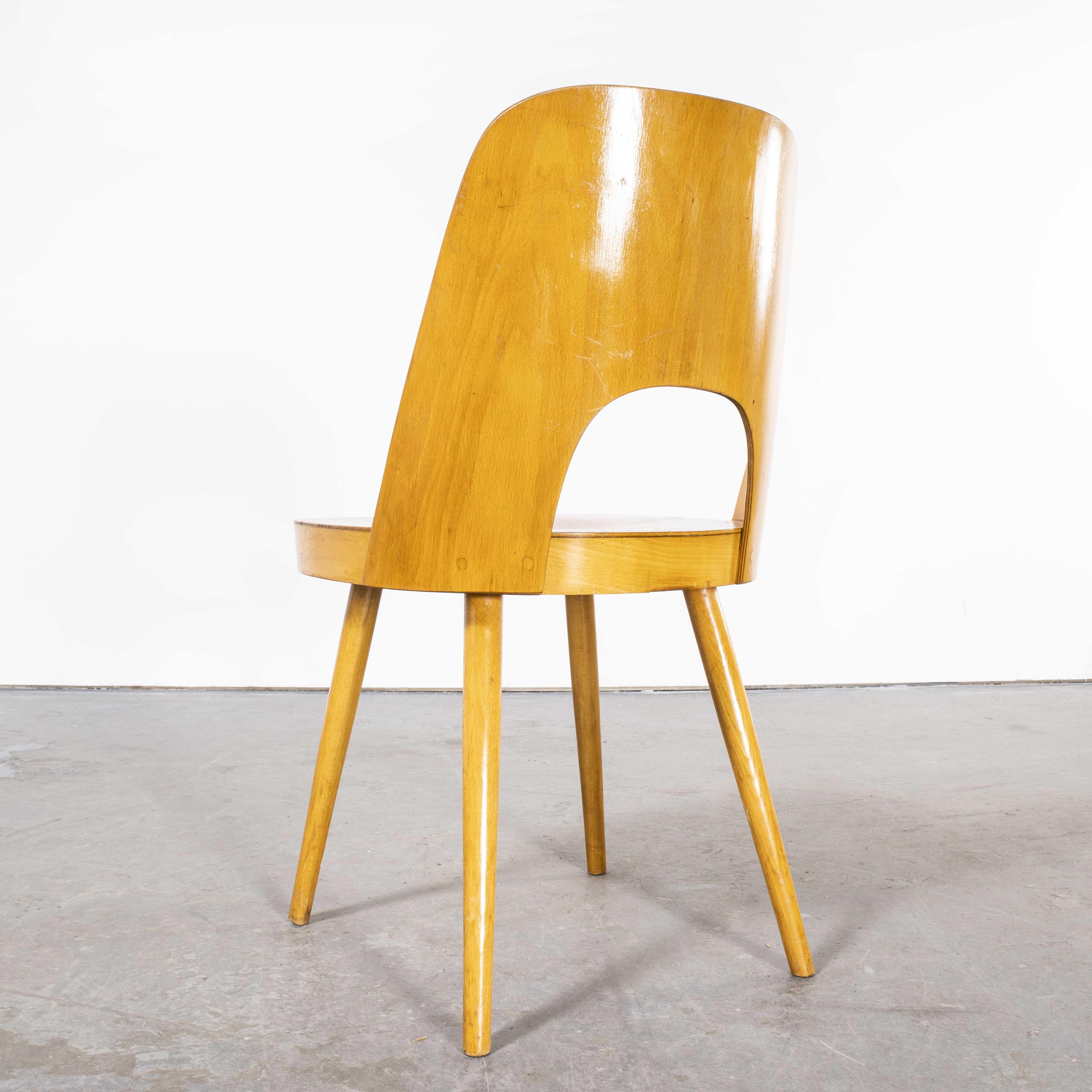 1950er Jahre Beistellstuhl aus Honigbuche - Oswald Haerdtl Modell 515 - Sechserpackung (1928)
1950's Honey Beistellstuhl aus Buche - Oswald Haerdtl Modell 515 - Satz von sechs (1928). Dieser Stuhl wurde von der berühmten tschechischen Firma Ton