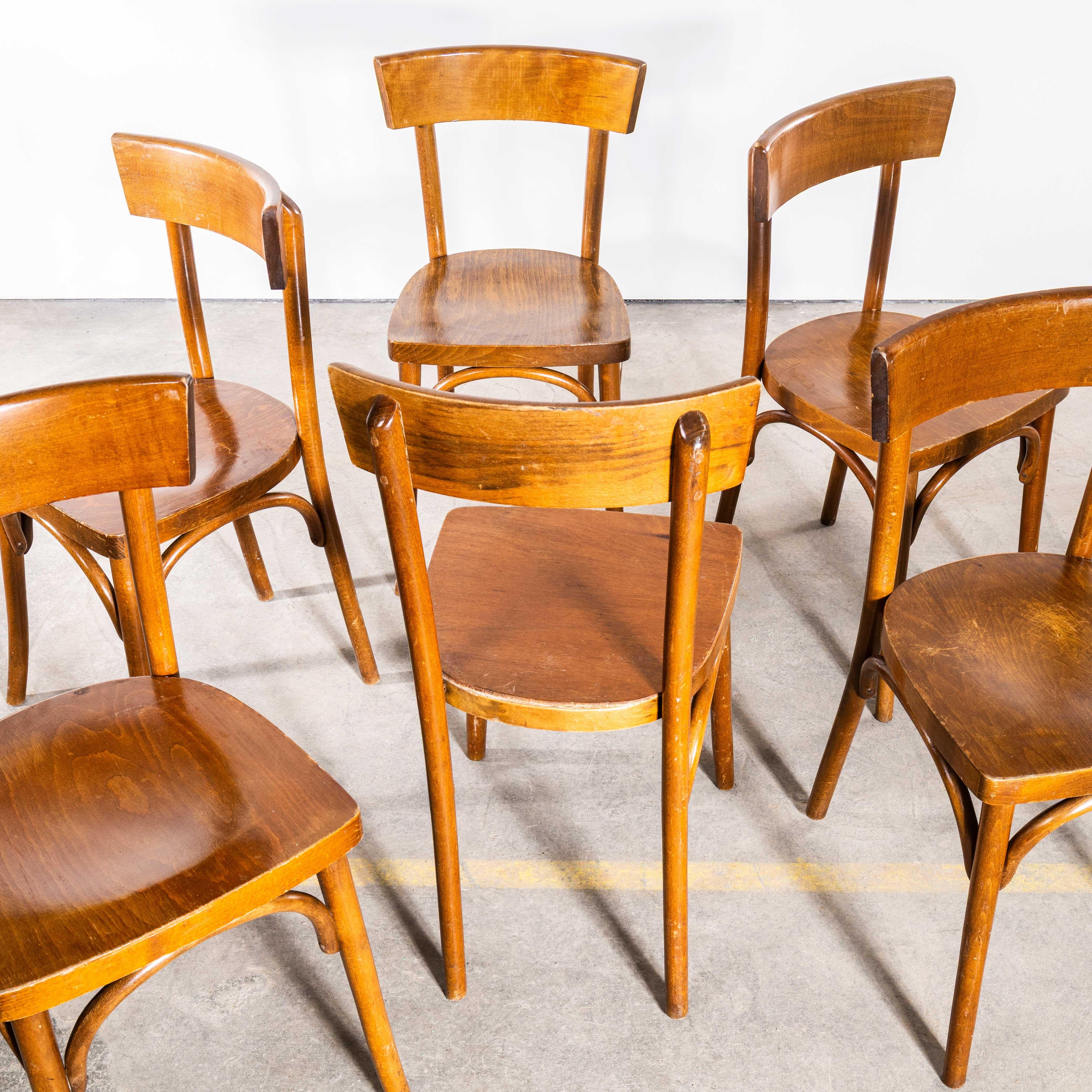 Metà XX secolo Sedie da pranzo Baumann a barra singola in legno bentwood degli anni '50 color miele - Buona quantità AV One in vendita