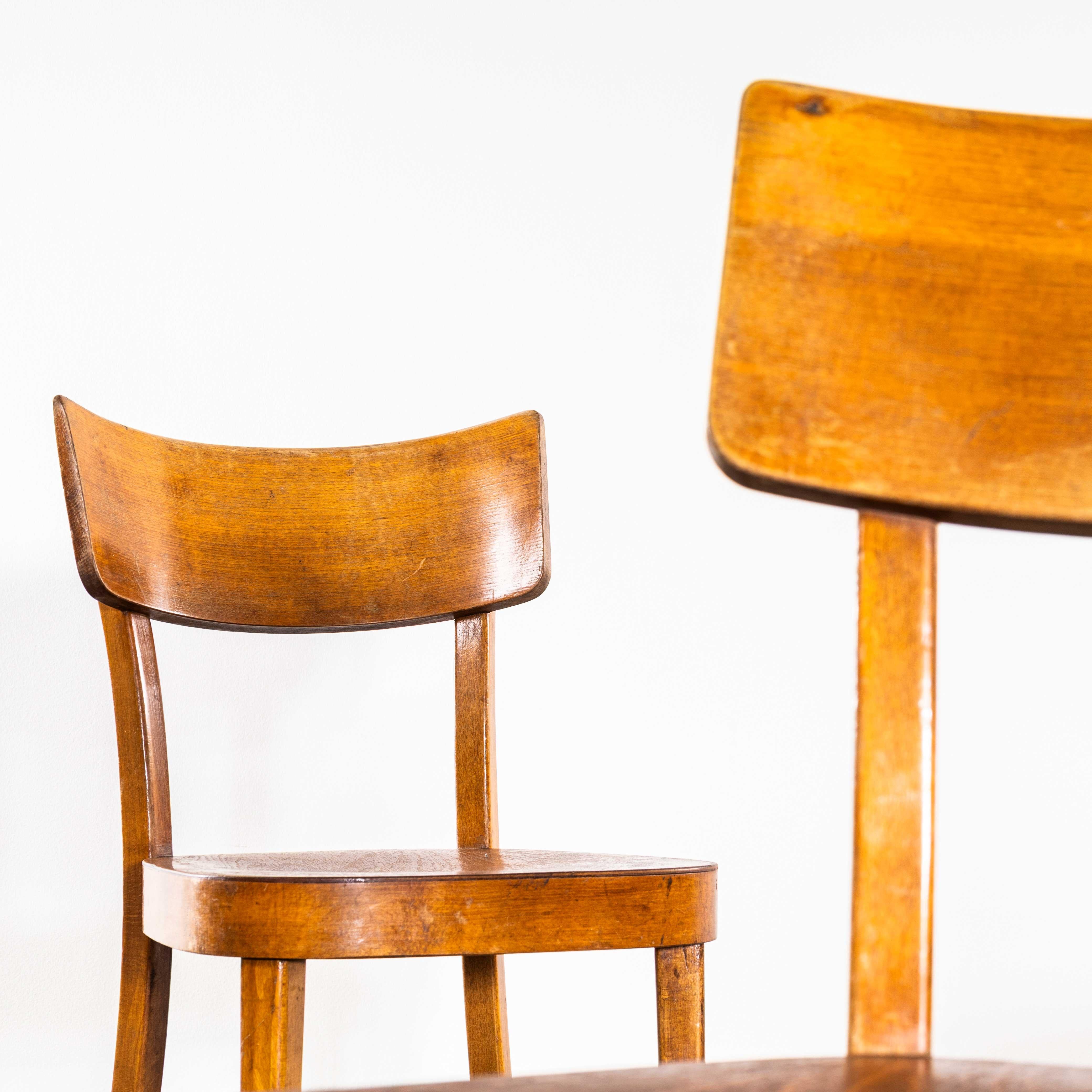 1950's Honey Oak Solid Backed Dining Chairs - Satz von vier (Tschechisch) im Angebot