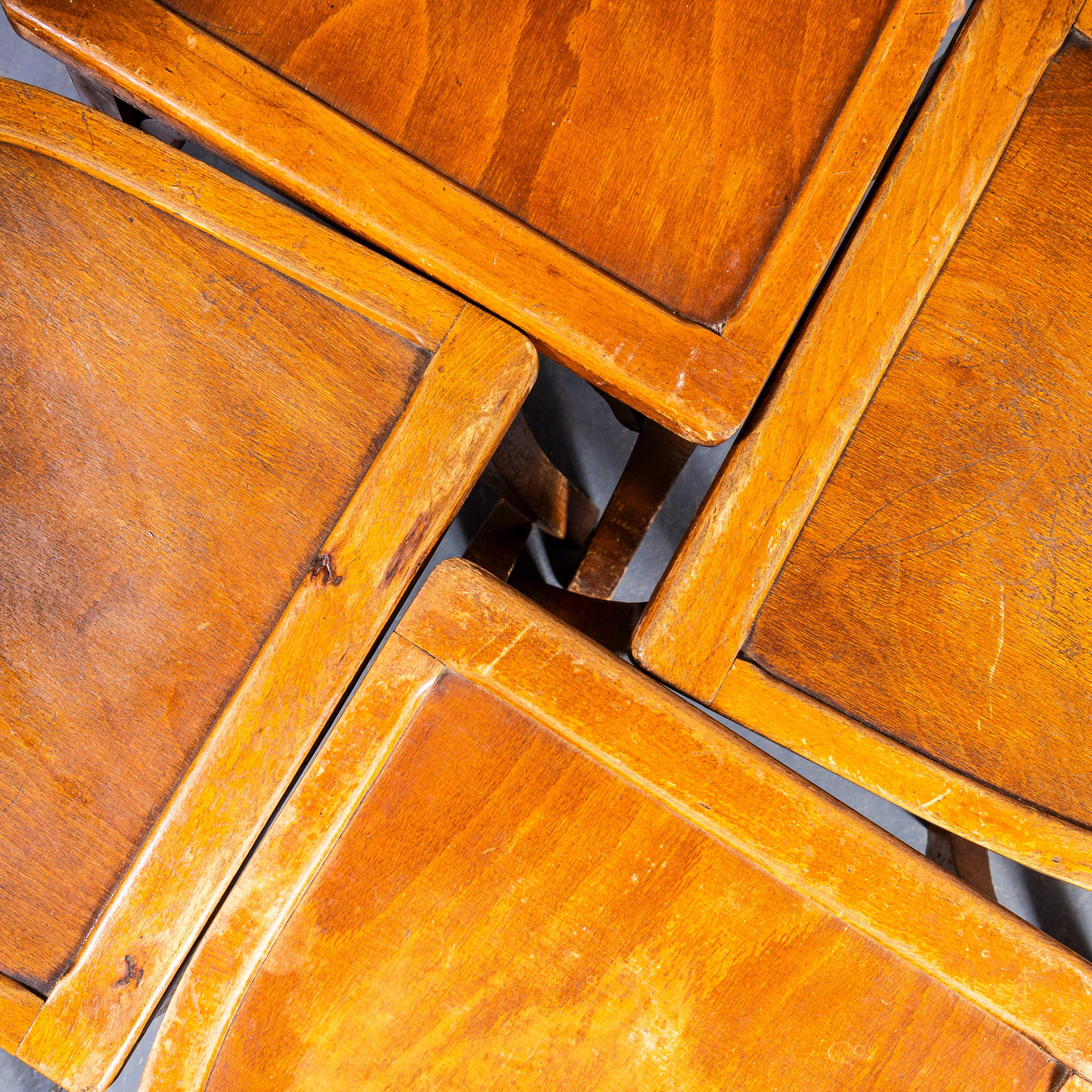 Sedia da pranzo a coda di balena in Oak Oak degli anni '50 - set di otto sedie In condizioni buone in vendita a Hook, Hampshire