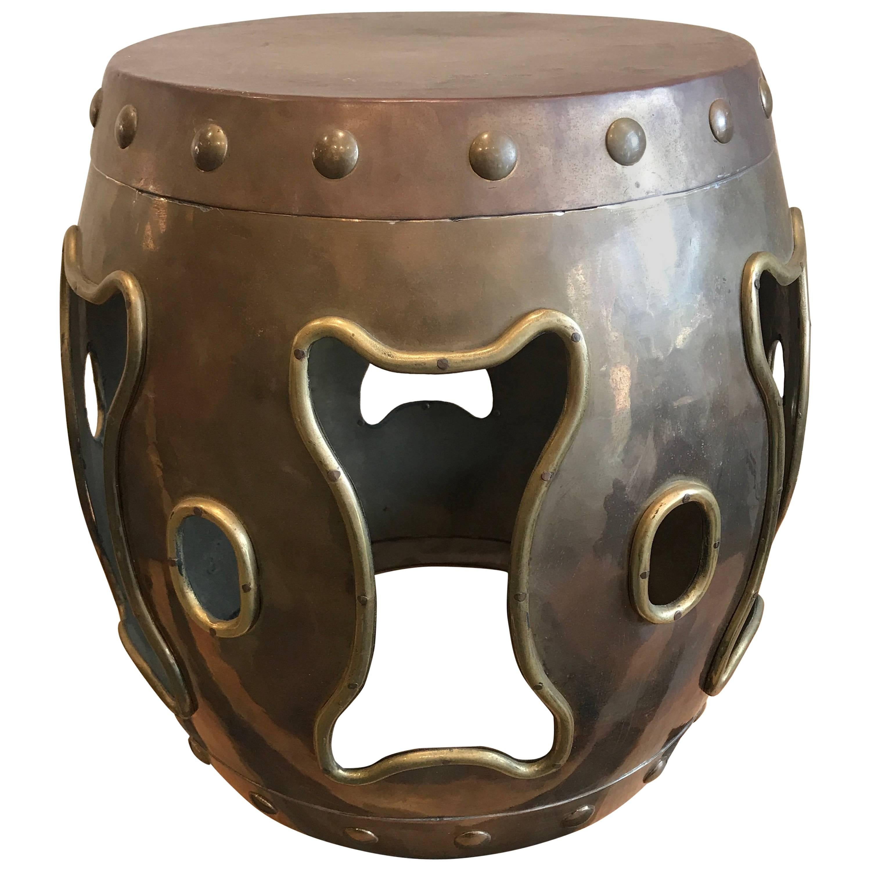 table d'appoint ou tabouret à tambour en laiton exporté de Hong Kong des années 1950