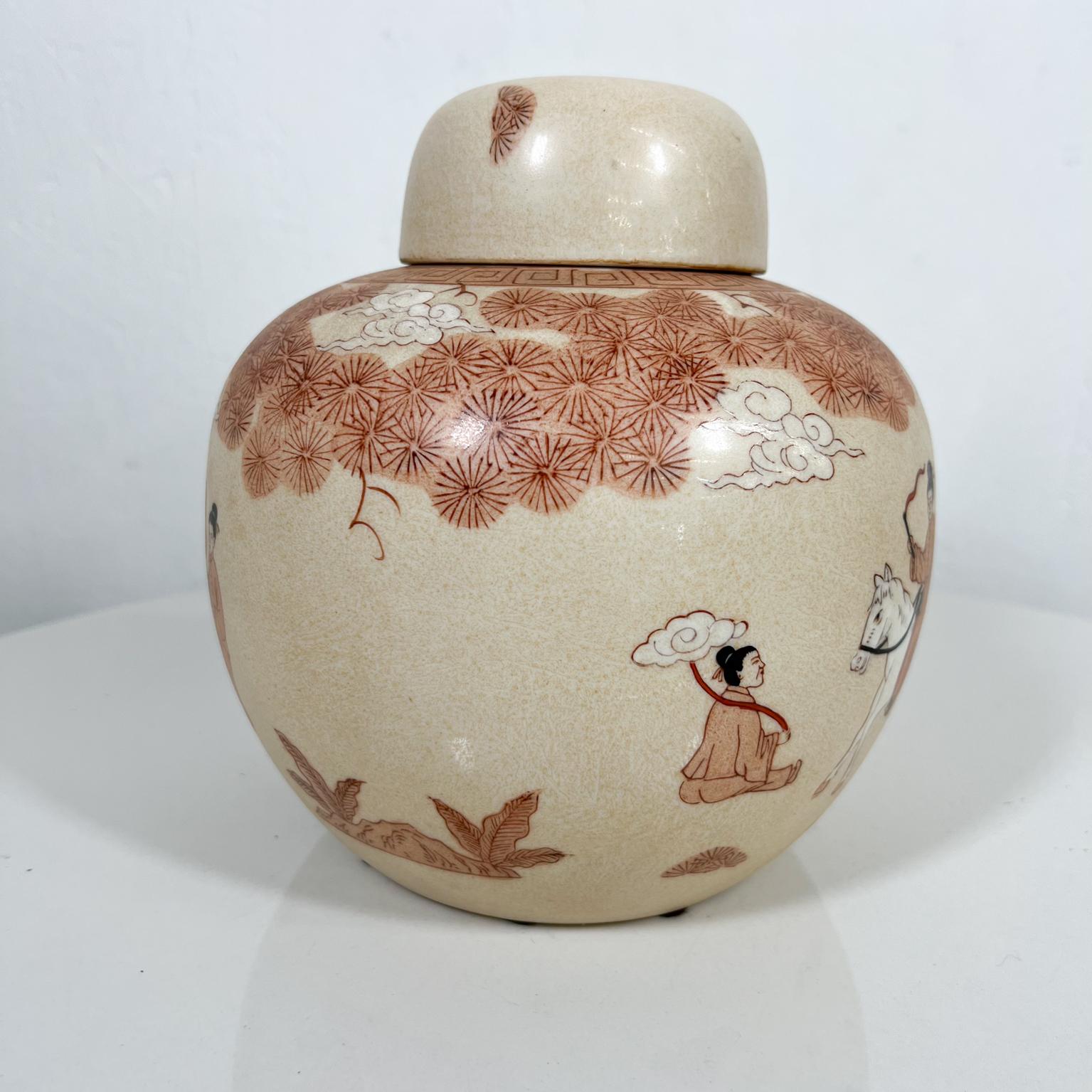 1950s Hong Kong Lovely Porcelain Vase Ginger Jar from Japan 3