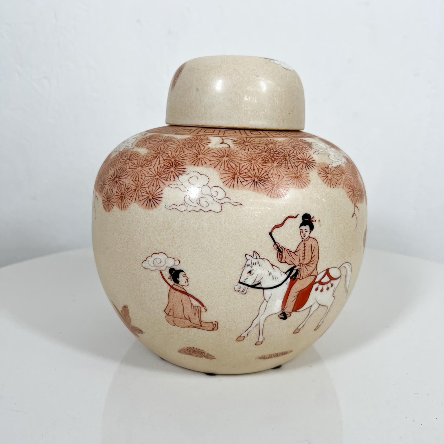 1950s Hong Kong Lovely Porcelain Vase Ginger Jar from Japan 4