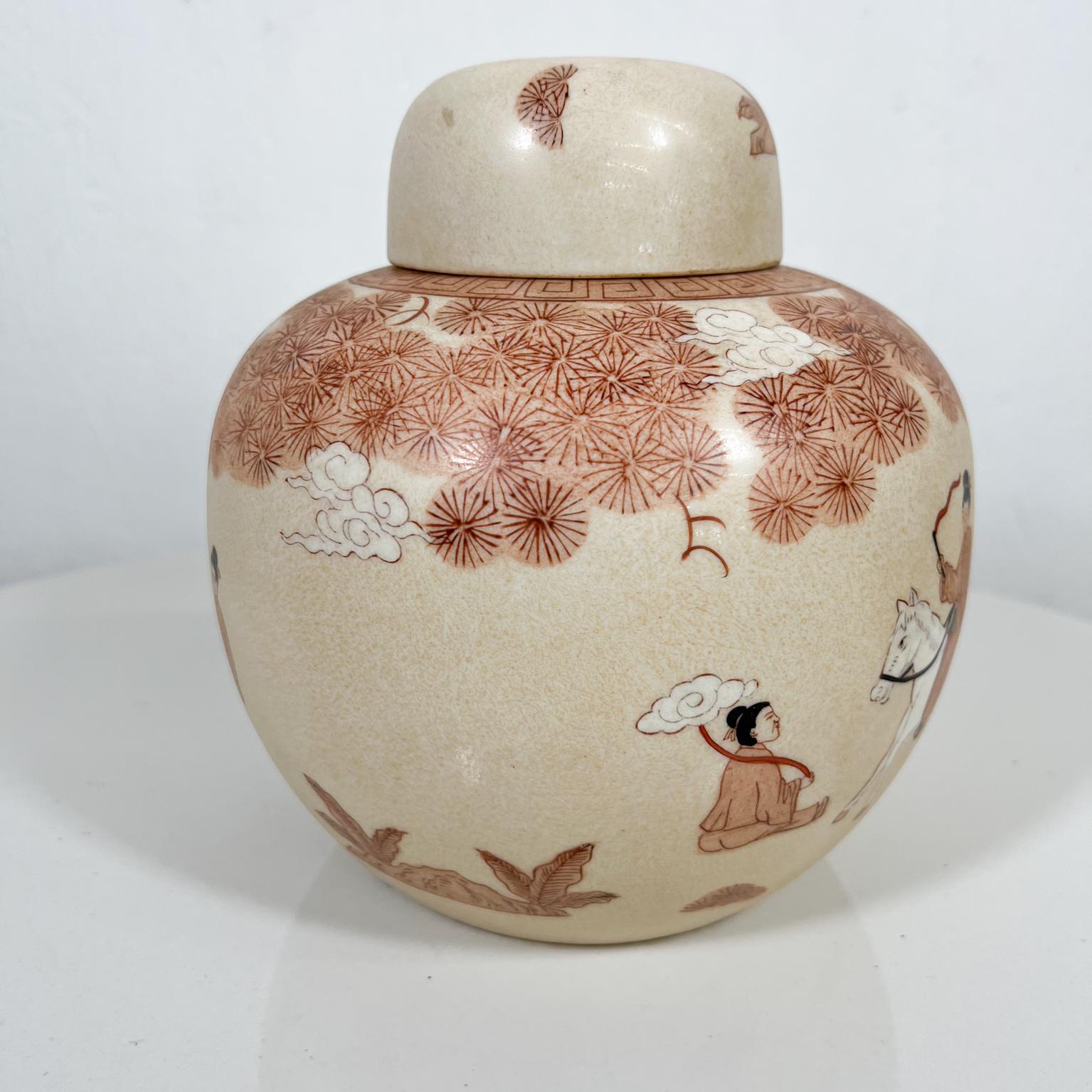 1950s Hong Kong Lovely Porcelain Vase Ginger Jar from Japan 6