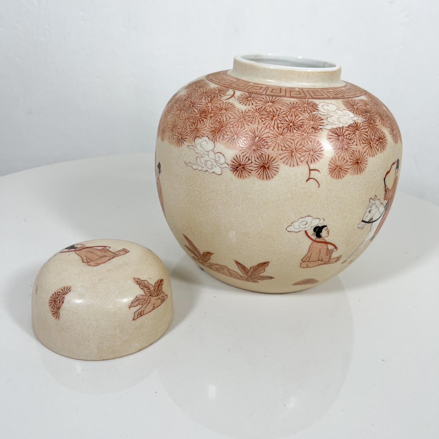 1950s Hong Kong Lovely Porcelain Vase Ginger Jar from Japan 7