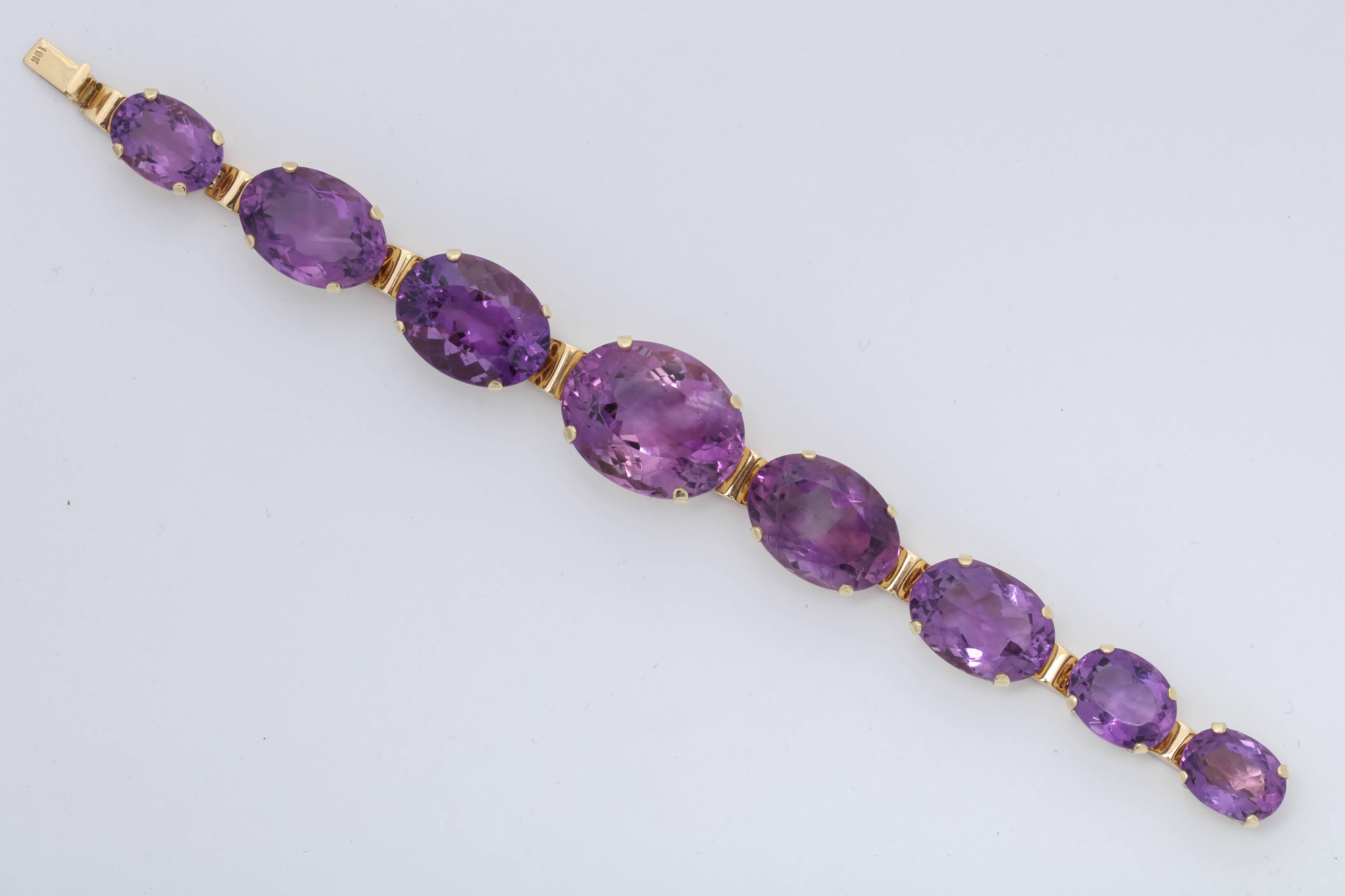 Oval Cut 1950s Horizontal and Prong Set Oval Amethyst and Gold Link Bracelet