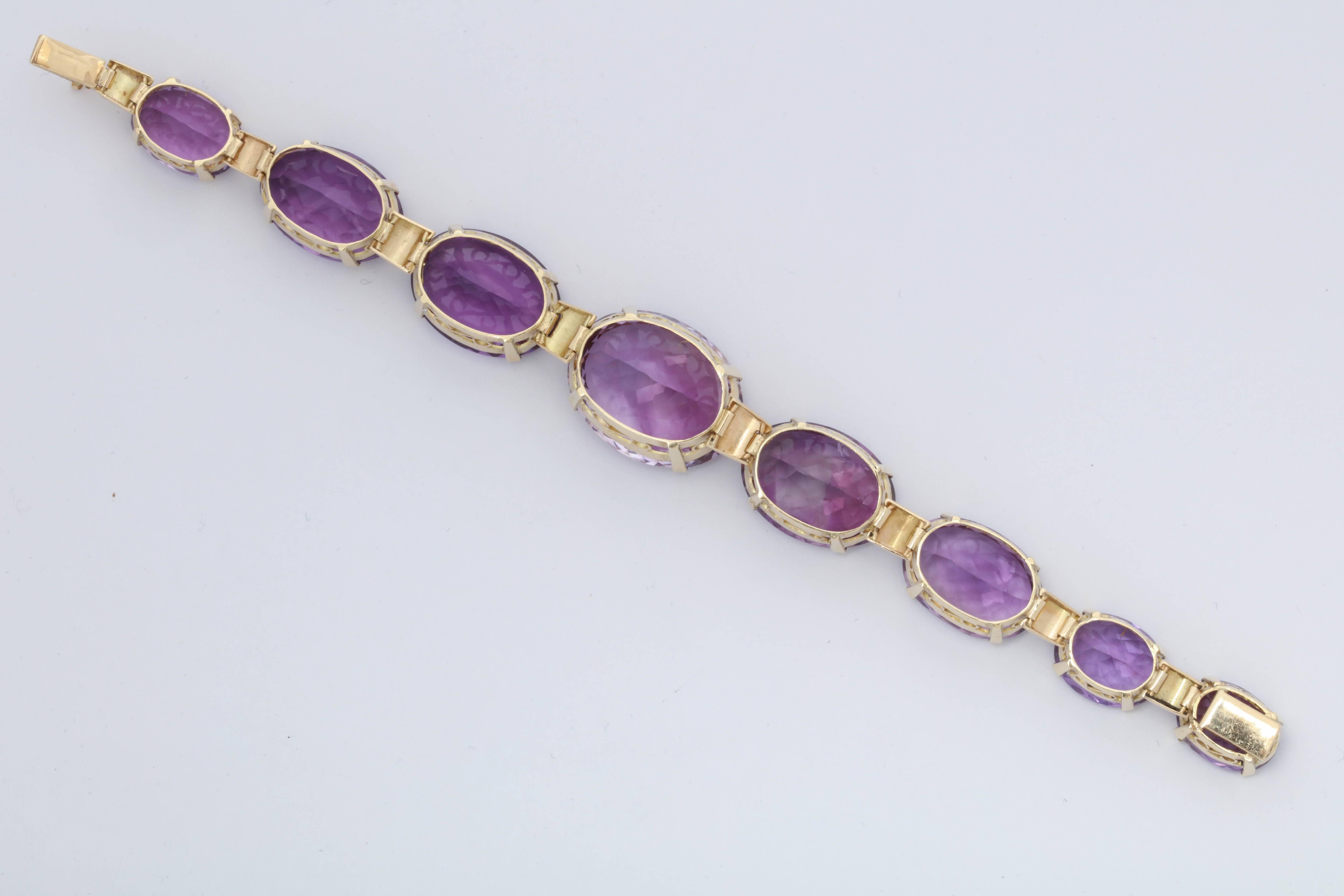 1950s Horizontal and Prong Set Oval Amethyst and Gold Link Bracelet 1