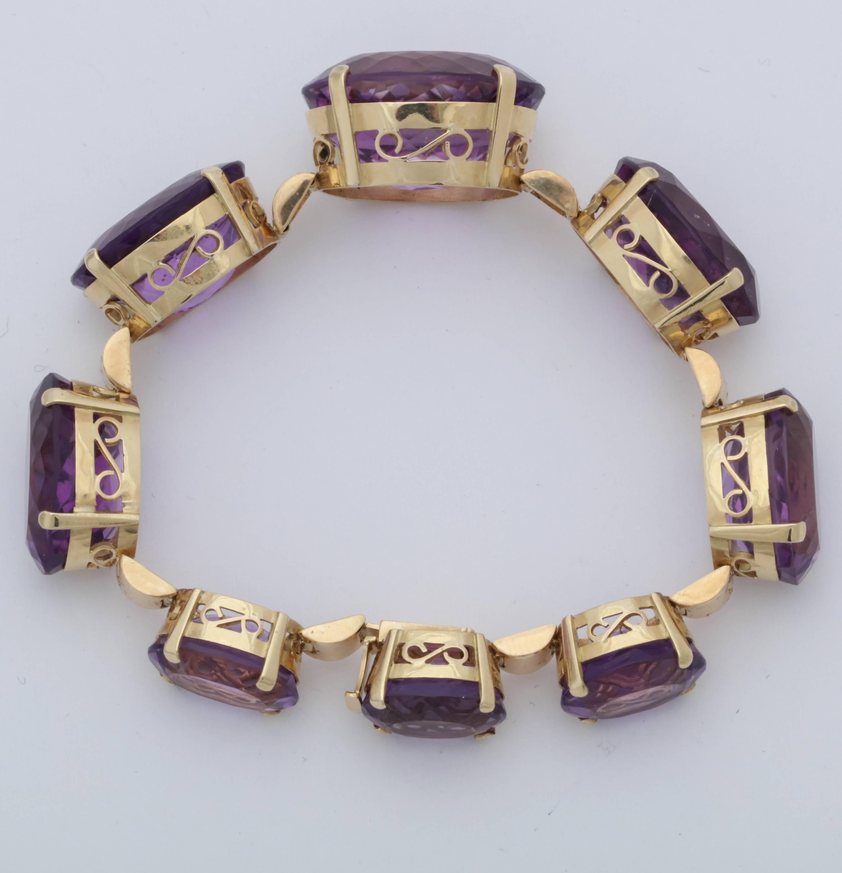 1950s Horizontal and Prong Set Oval Amethyst and Gold Link Bracelet 3