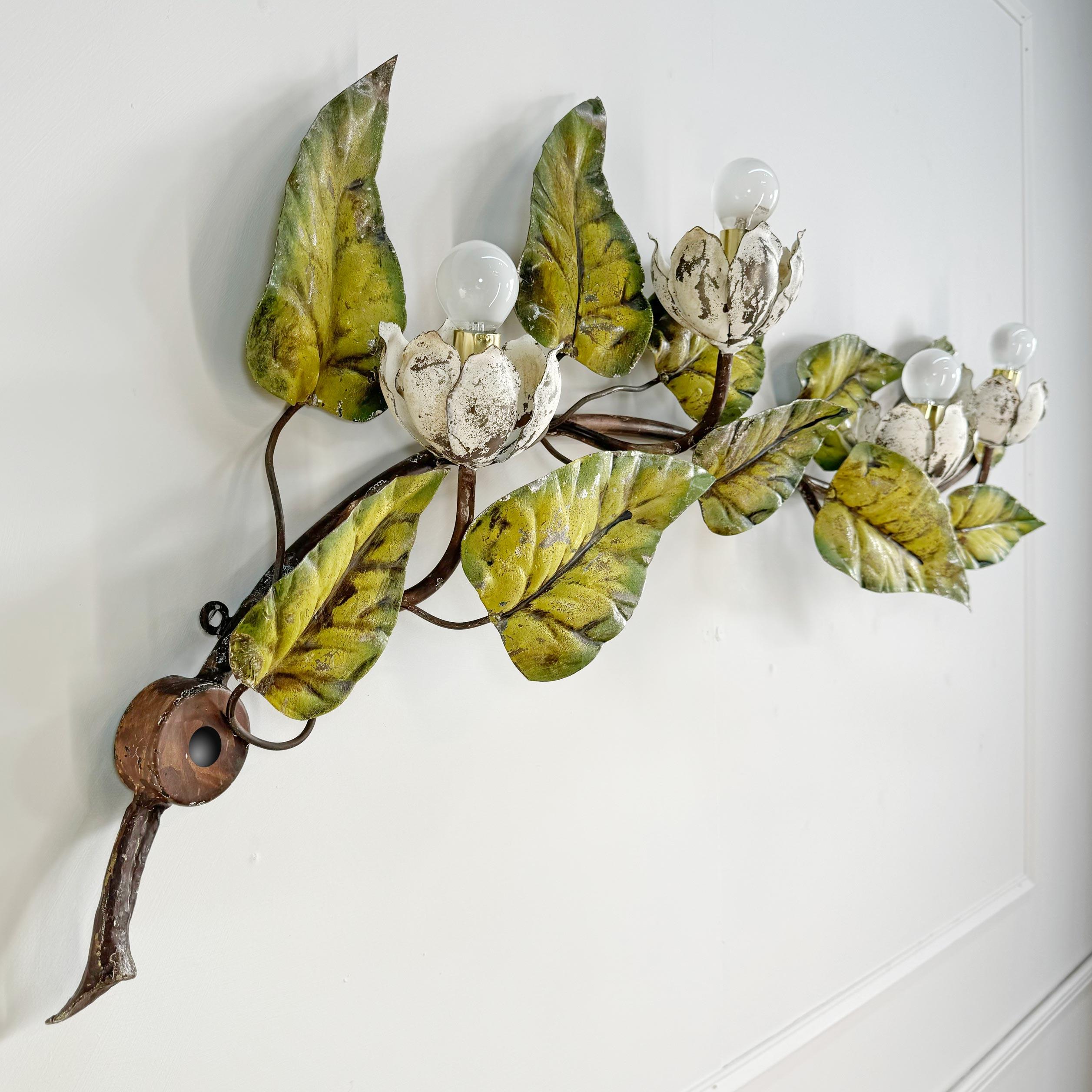1950’s Huge Italian Floral Tole Wall Light In Good Condition For Sale In Hastings, GB