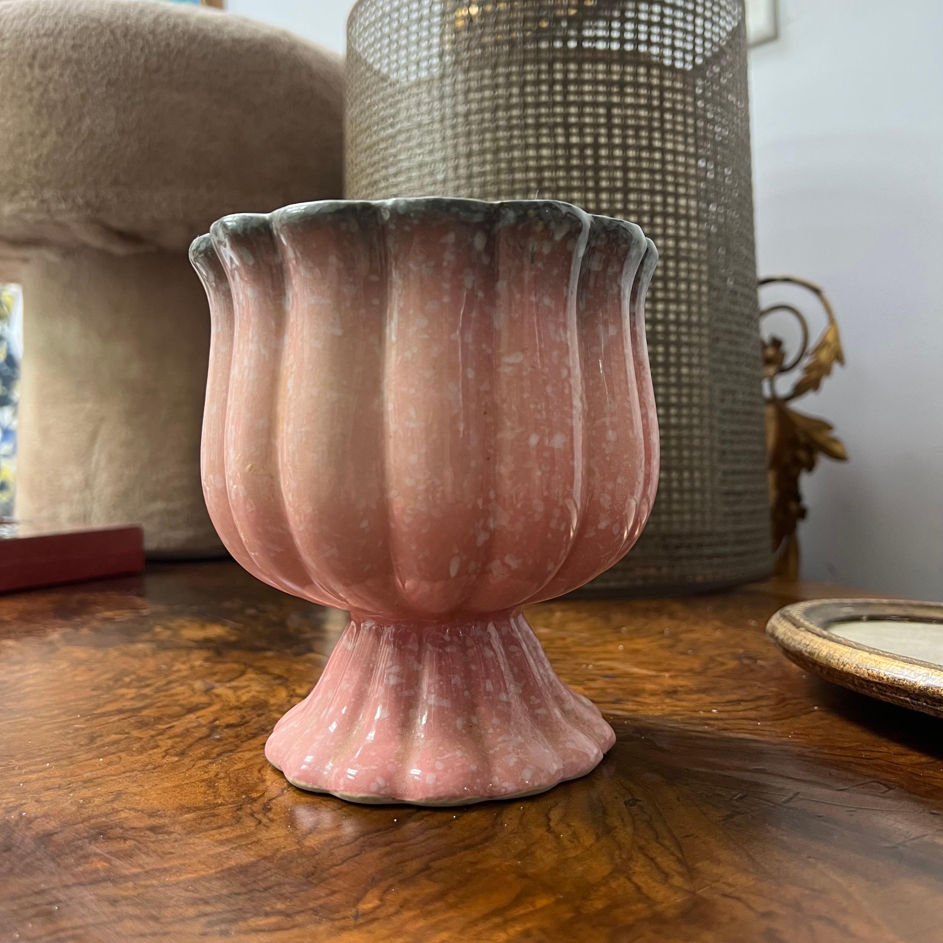 1950s Hull Pottery Pink and Turquoise Footed Planter For Sale 2