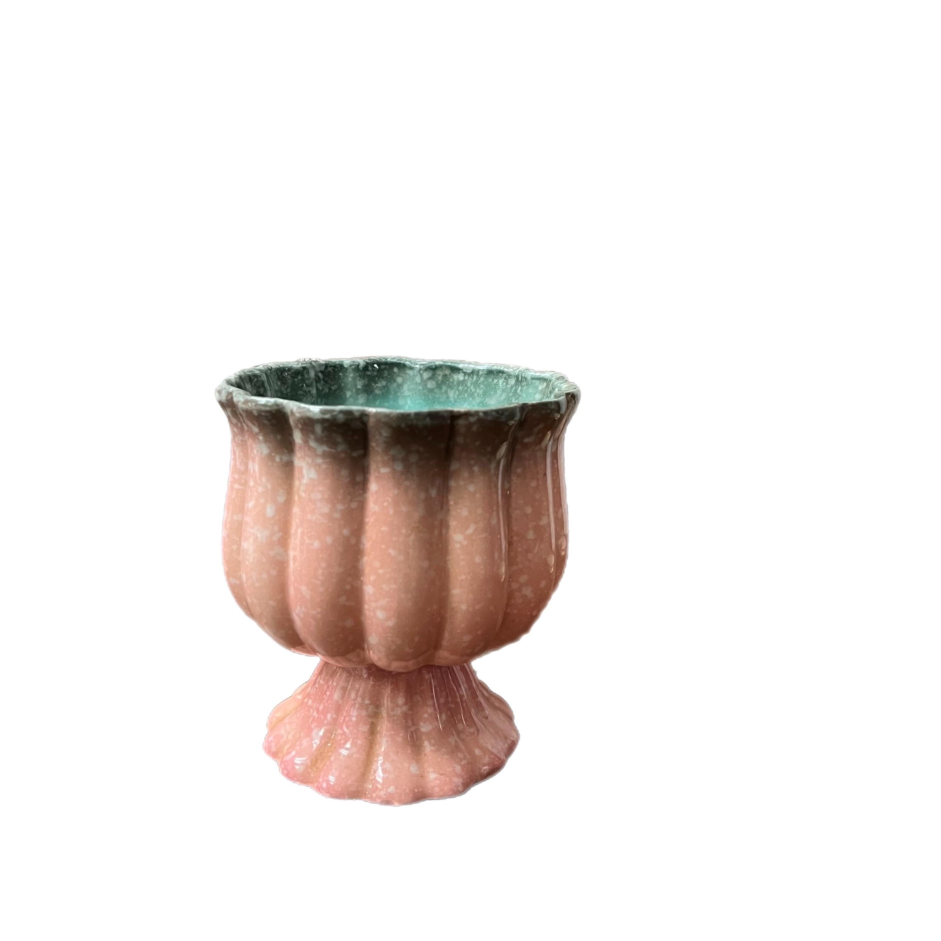 1950s Hull Pottery Pink and Turquoise Footed Planter For Sale 4