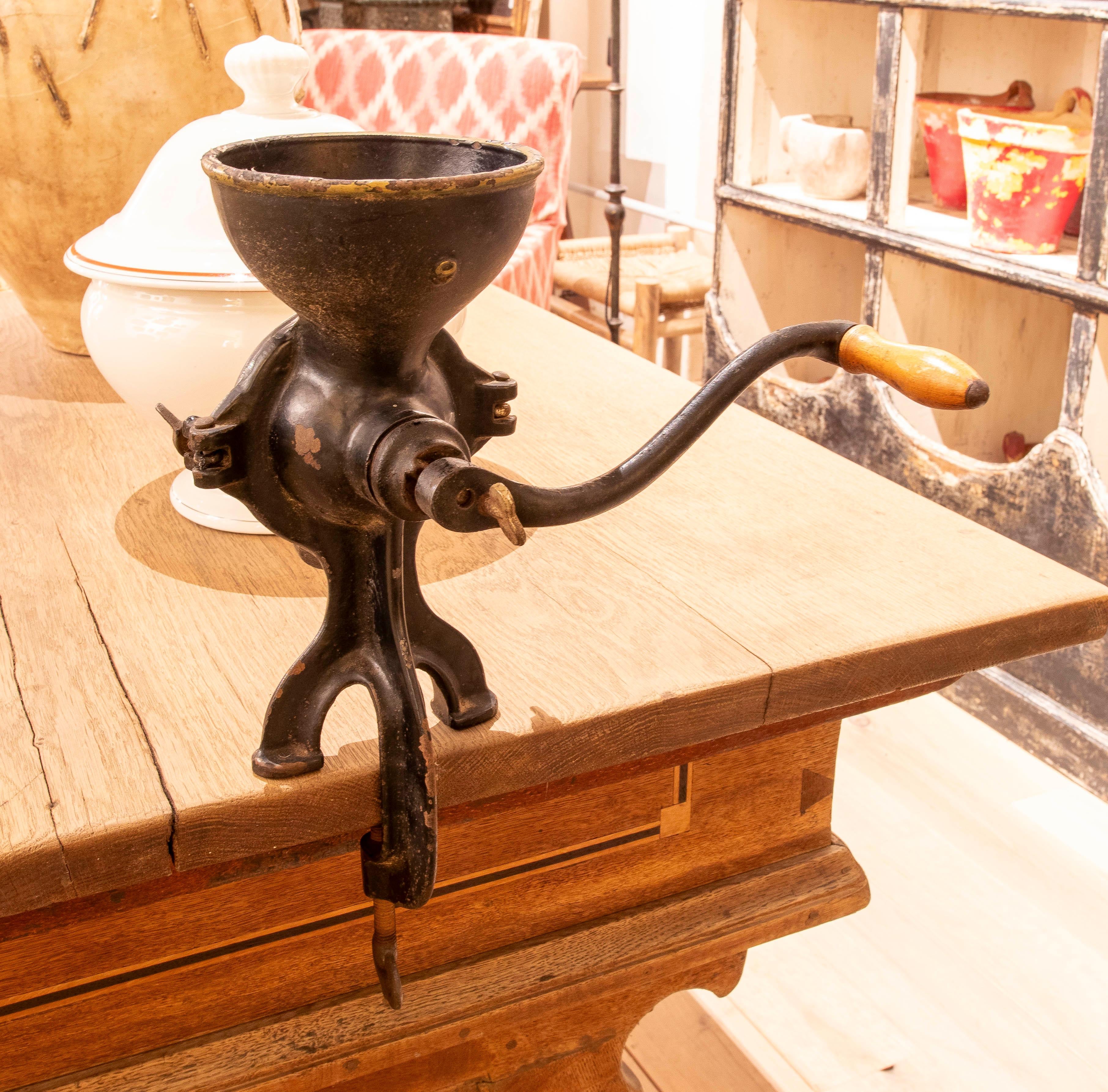 Meuleuse en fer de marque Husqvarna des années 1950 avec ancre de table suisse Bon état - En vente à Marbella, ES