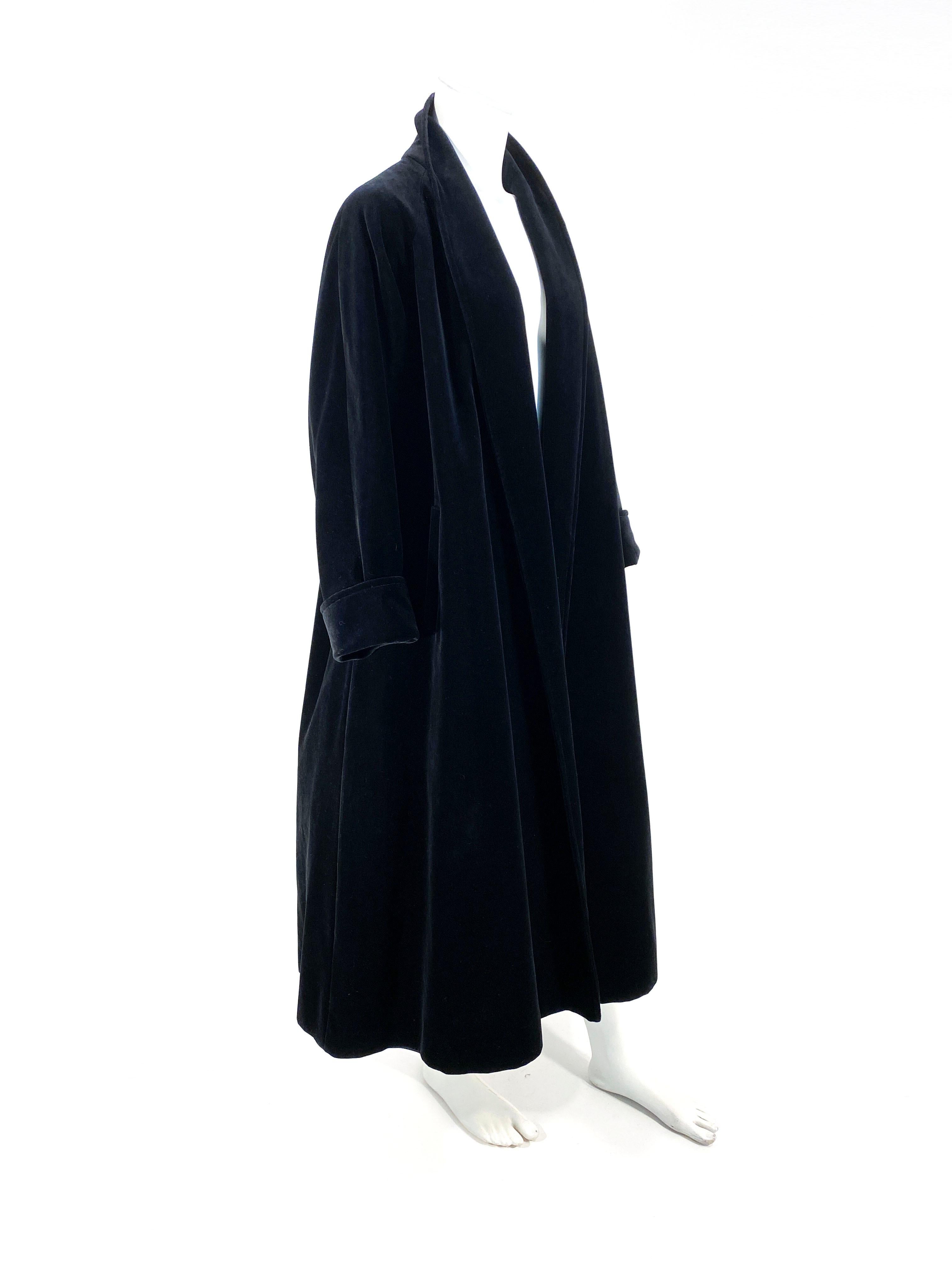 1950s I. Magnin Black Velvet Evening Coat In Good Condition In San Francisco, CA