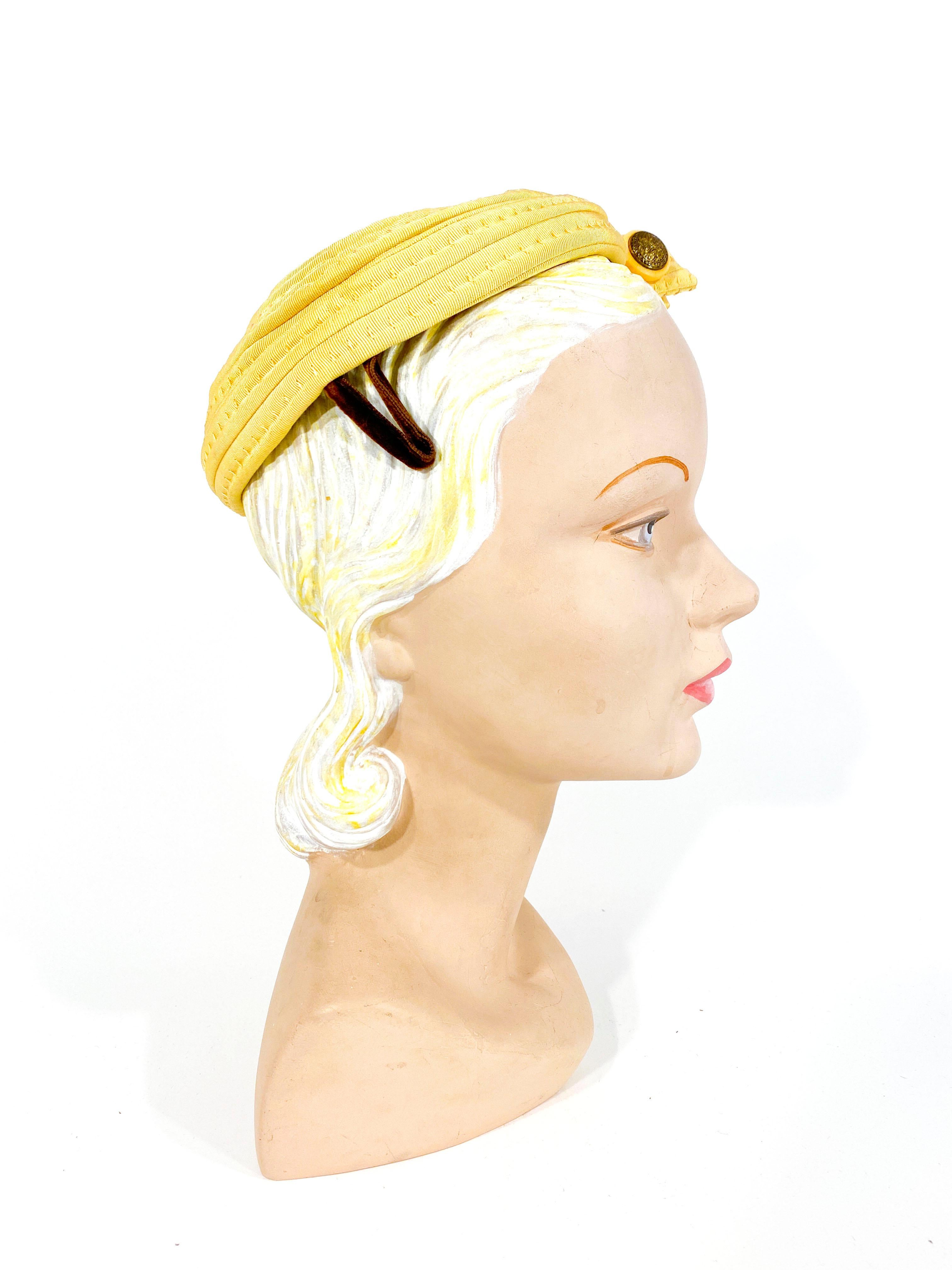 Beige Cappello I. Magnin giallo con gros grain arrotolato, anni '50 in vendita