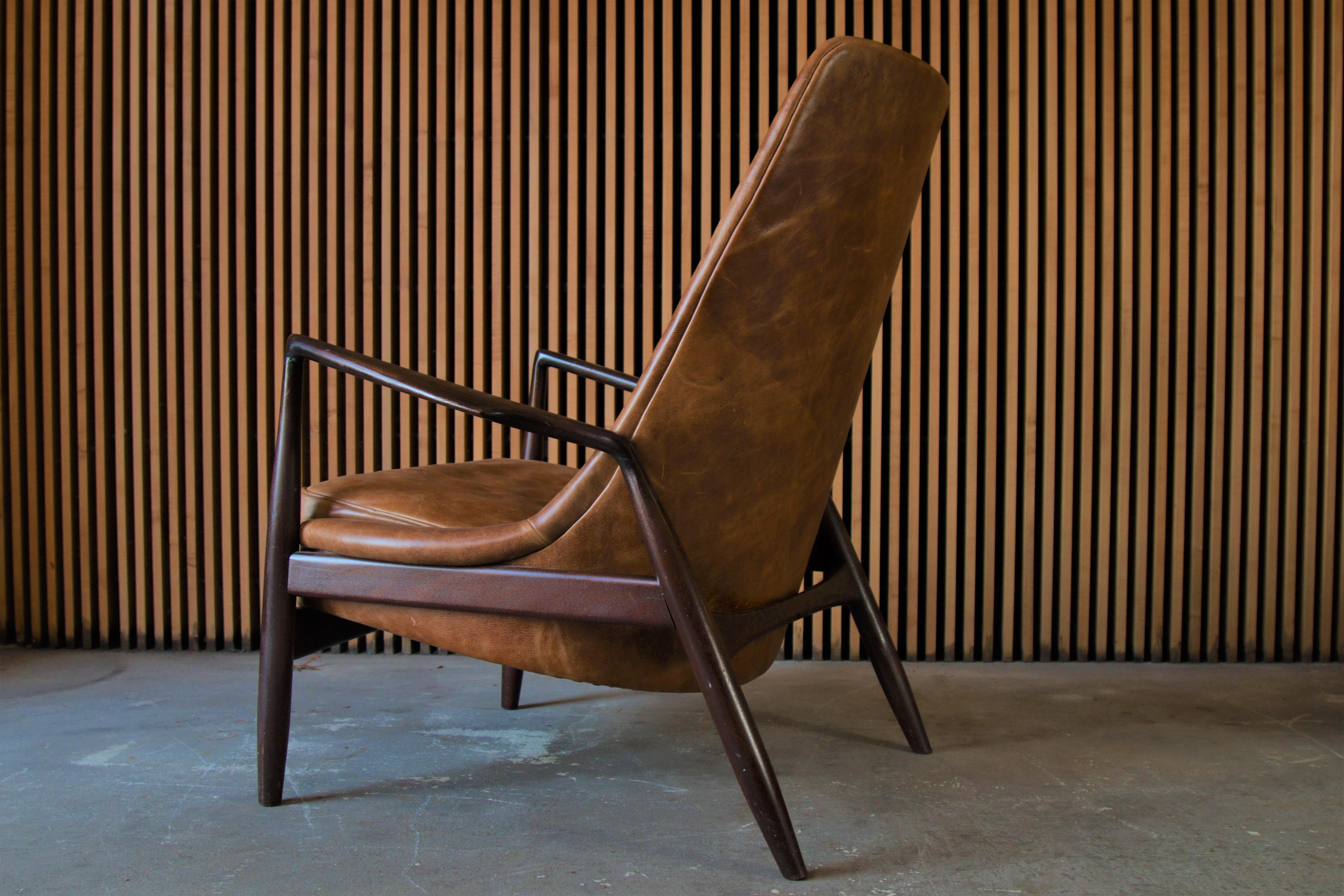 1950s Ib Kofod-Larsen Seal Chair in Afromosia Teak and Cognac Leather In Good Condition In Southampton, NJ