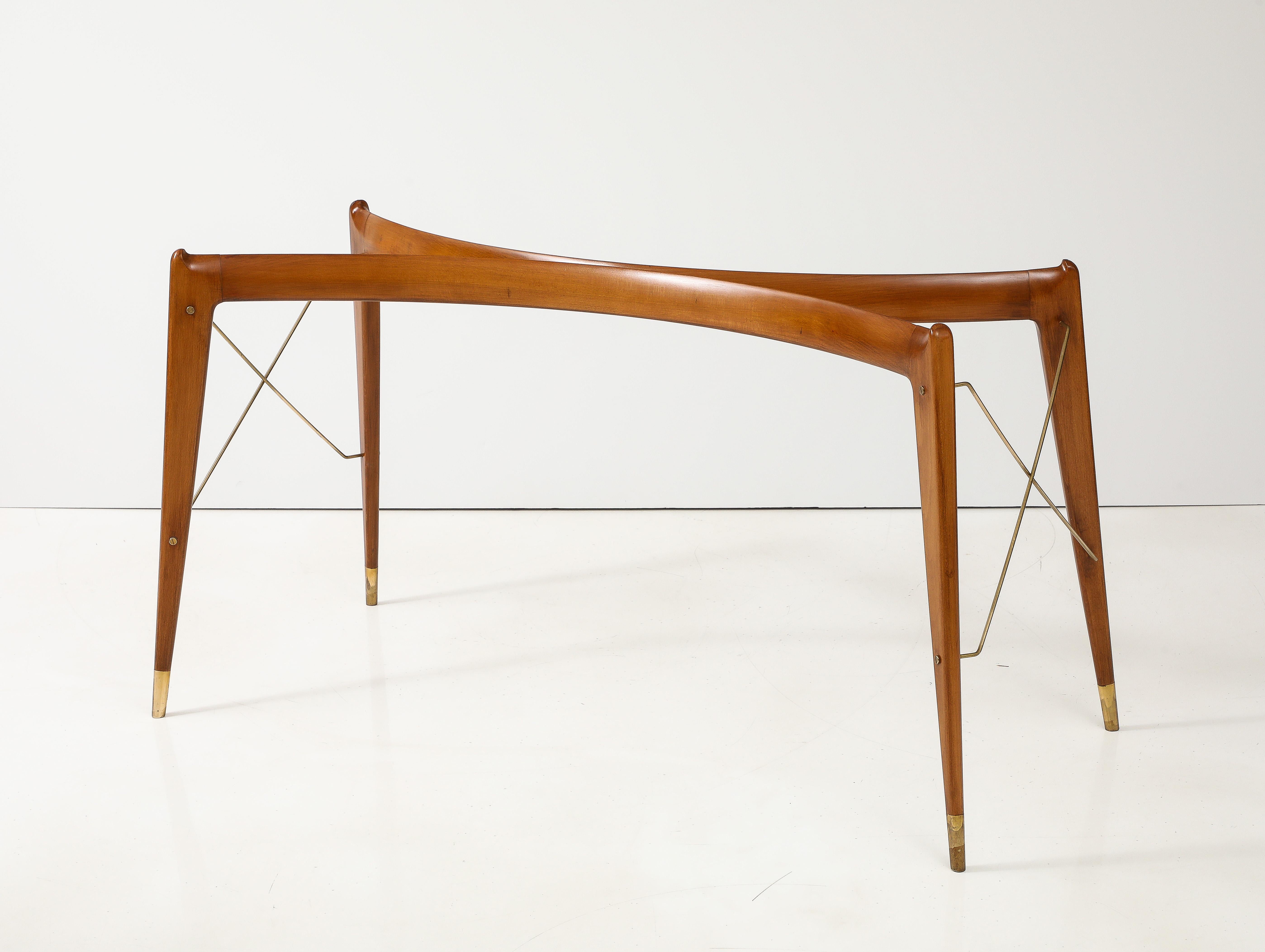 1950's Ico Parisi Attributed Sculptural Cherrywood And Brass Dining Table For Sale 5