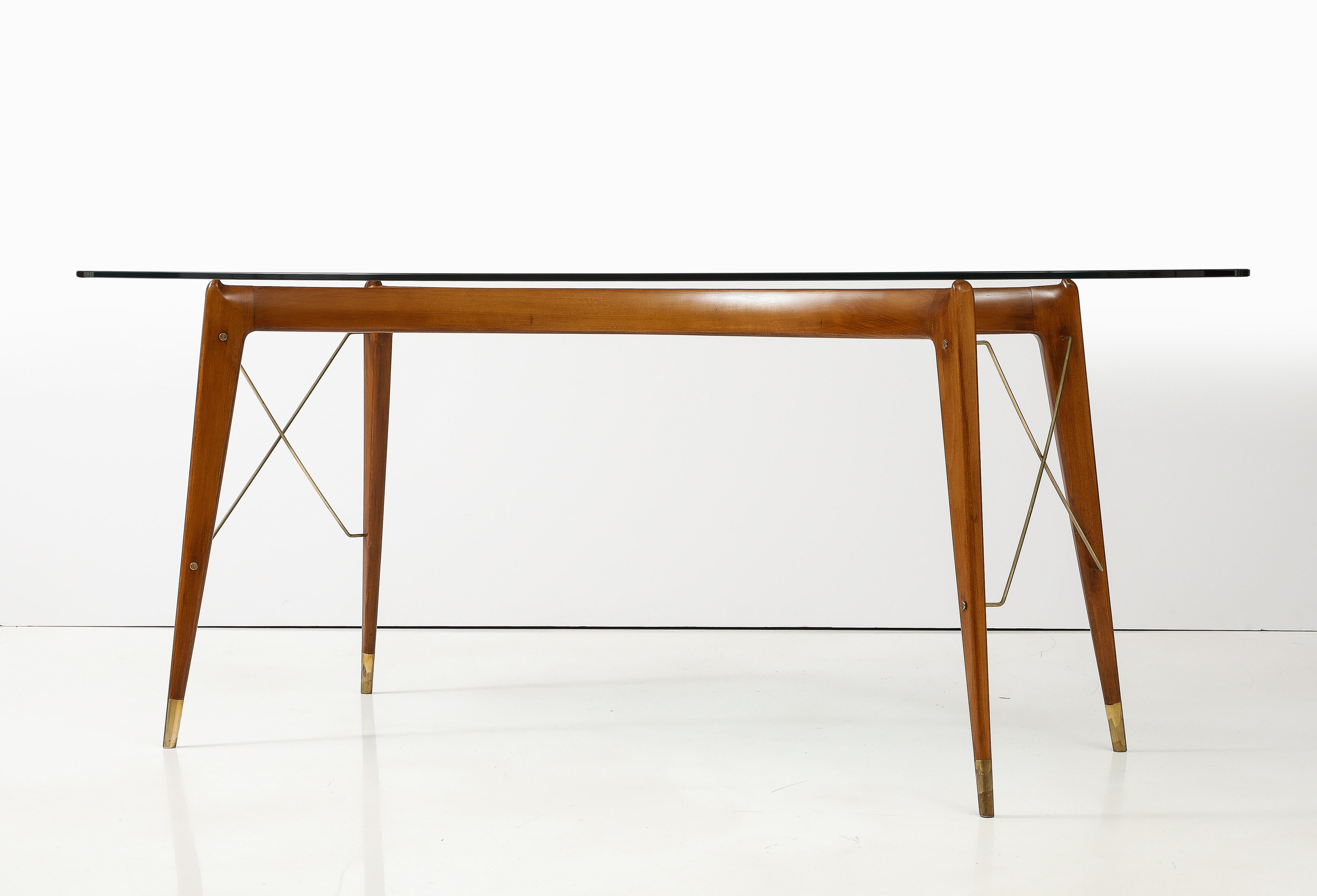 1950's Ico Parisi Attributed Sculptural Cherrywood And Brass Dining Table In Good Condition For Sale In New York, NY