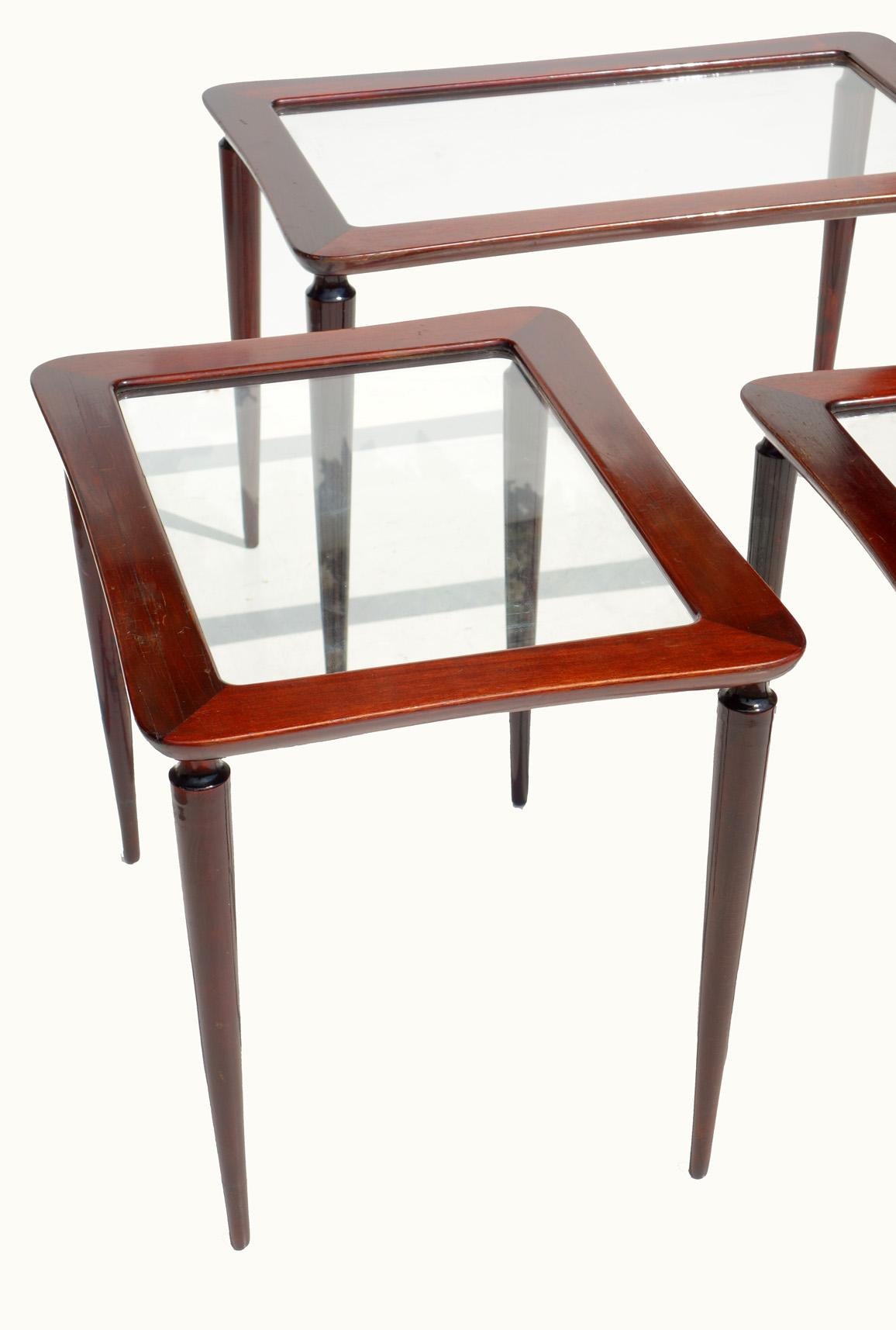 Mid-Century Modern Tables gigognes en acajou de conception italienne Ico Parisi des années 1950 en vente