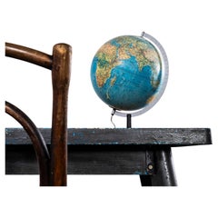 Globe terrestre rotatif éclairé des années 1950