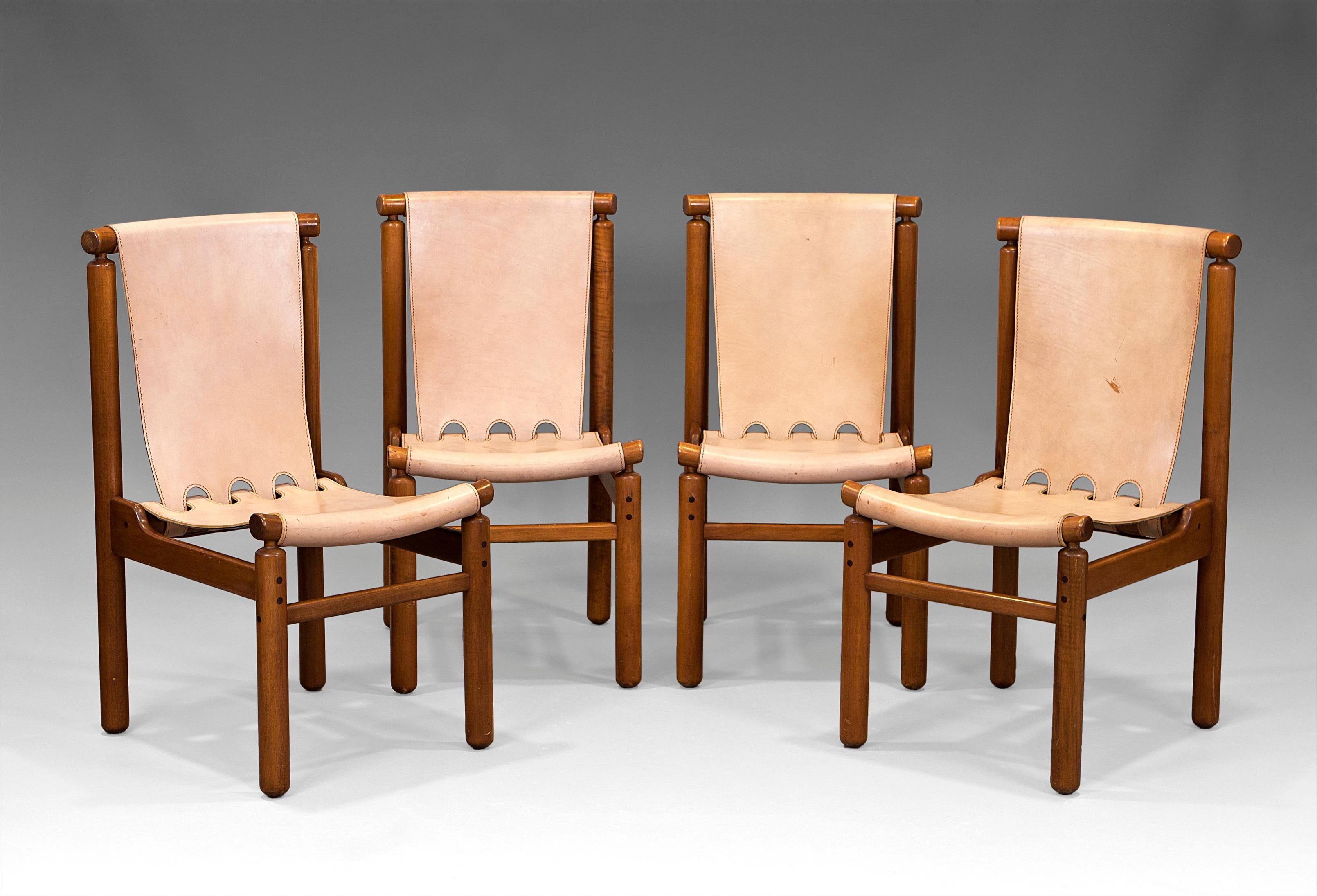 Stühle von Ilmari Tapiovaara aus Buche und Naturleder für La Permanente Mobili Cantu. Italien, 50er Jahre. Der Zustand entspricht dem Alter und dem Gebrauch.