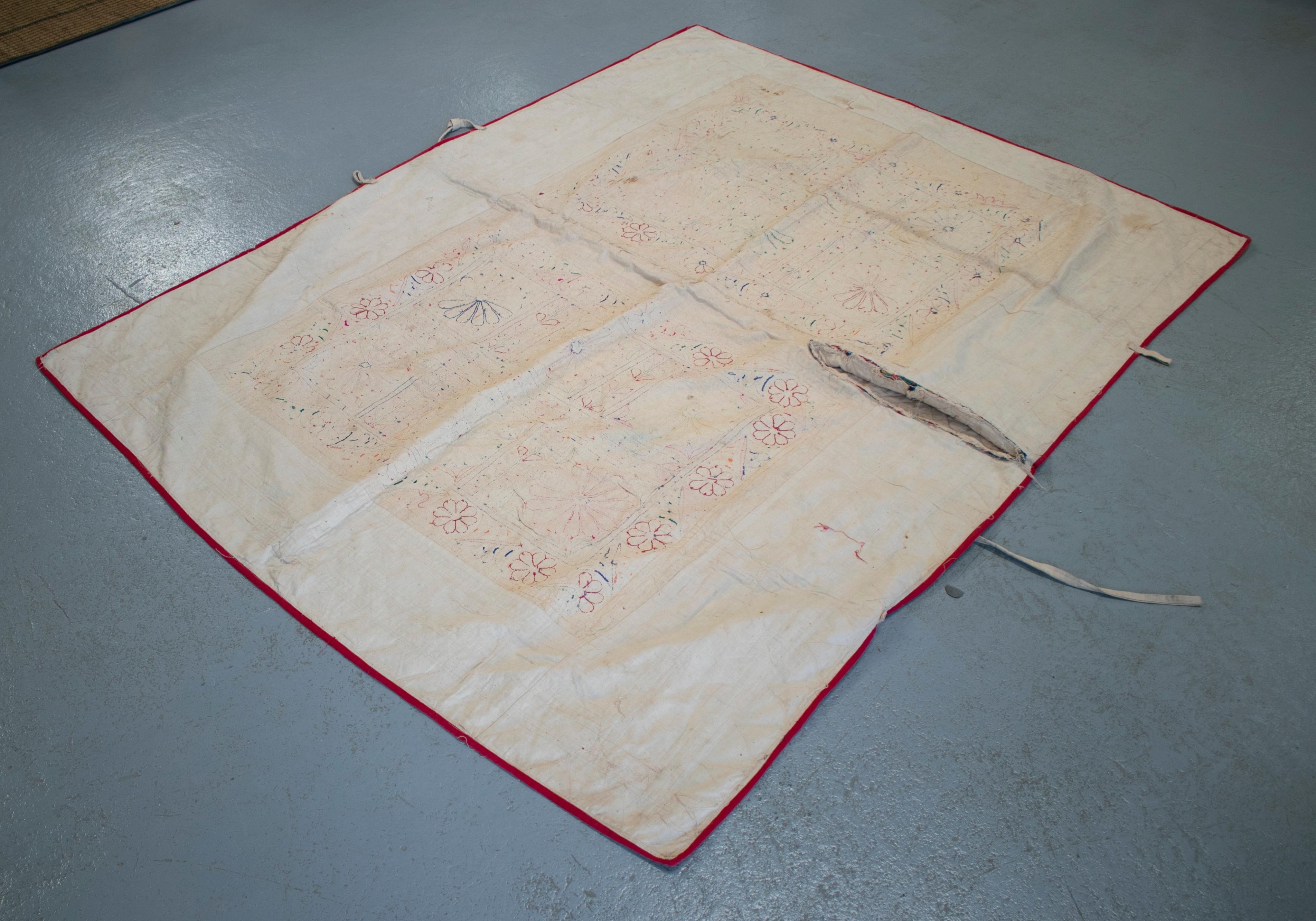 1950er Jahre indische handgenähte Seiden-Hochzeitsdekorationen mit leuchtenden Farben im Angebot 12