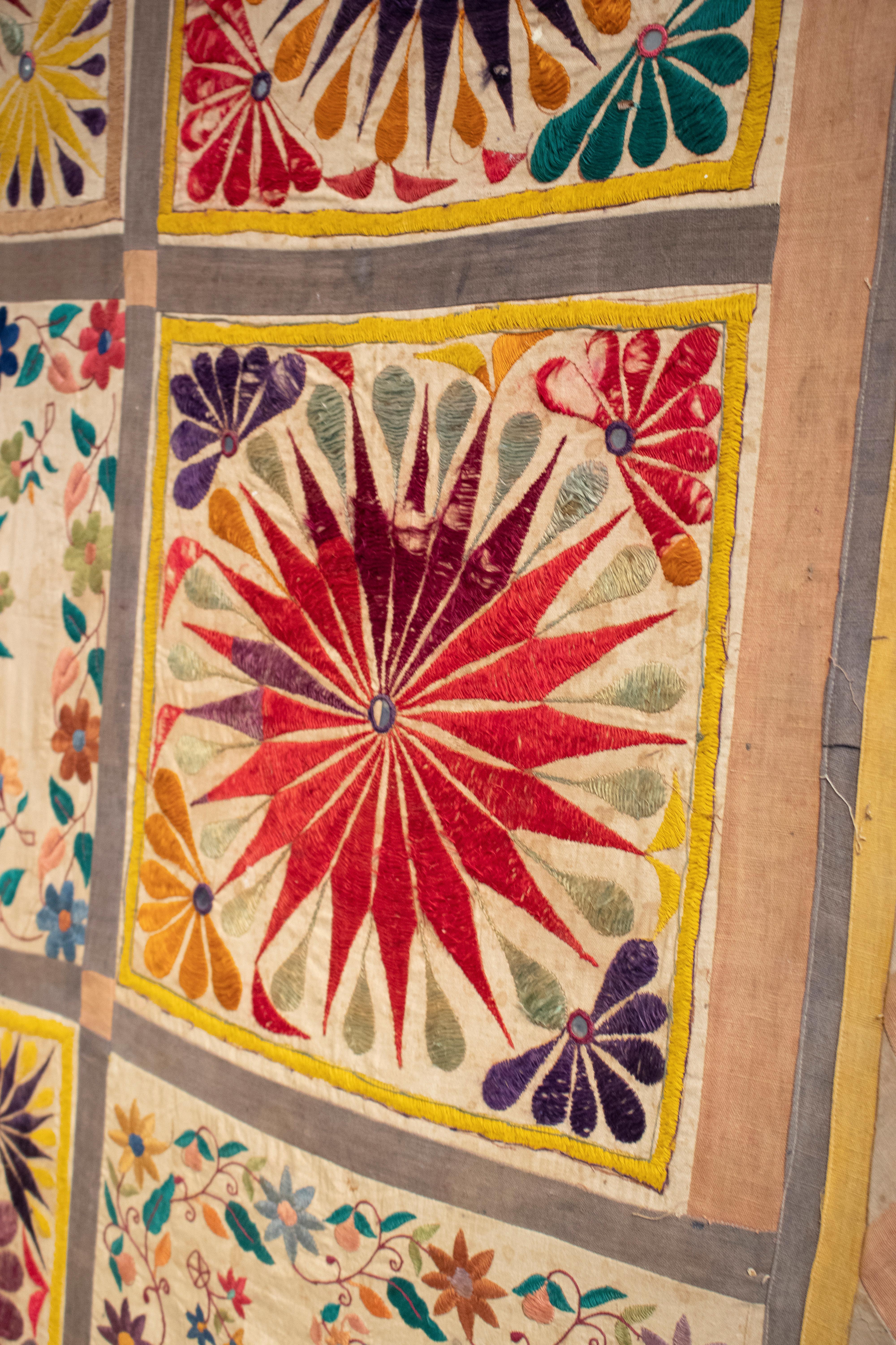 Indische handgewebte Wandteppichdecke aus den 1950er Jahren im Angebot 5