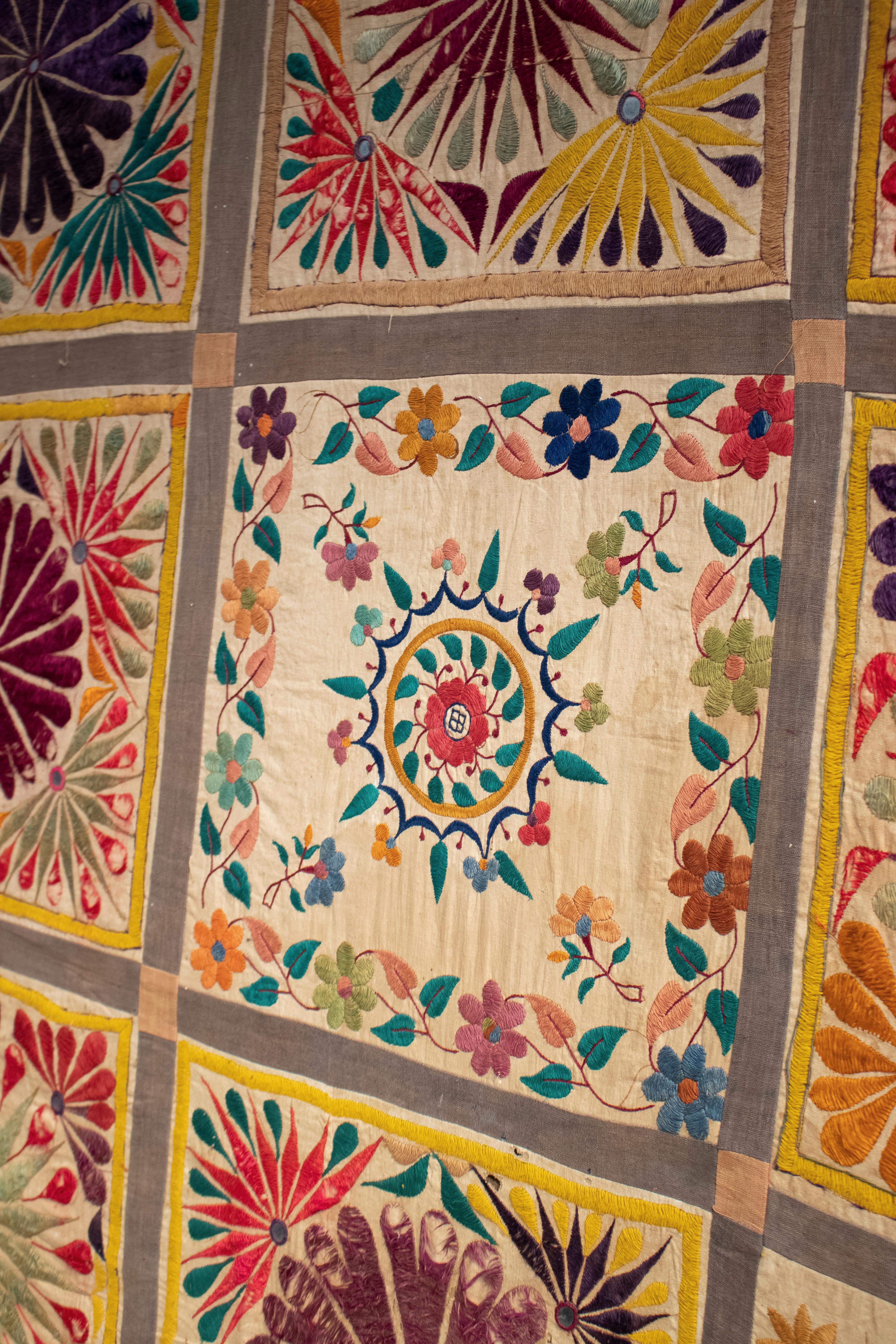Indische handgewebte Wandteppichdecke aus den 1950er Jahren im Angebot 9