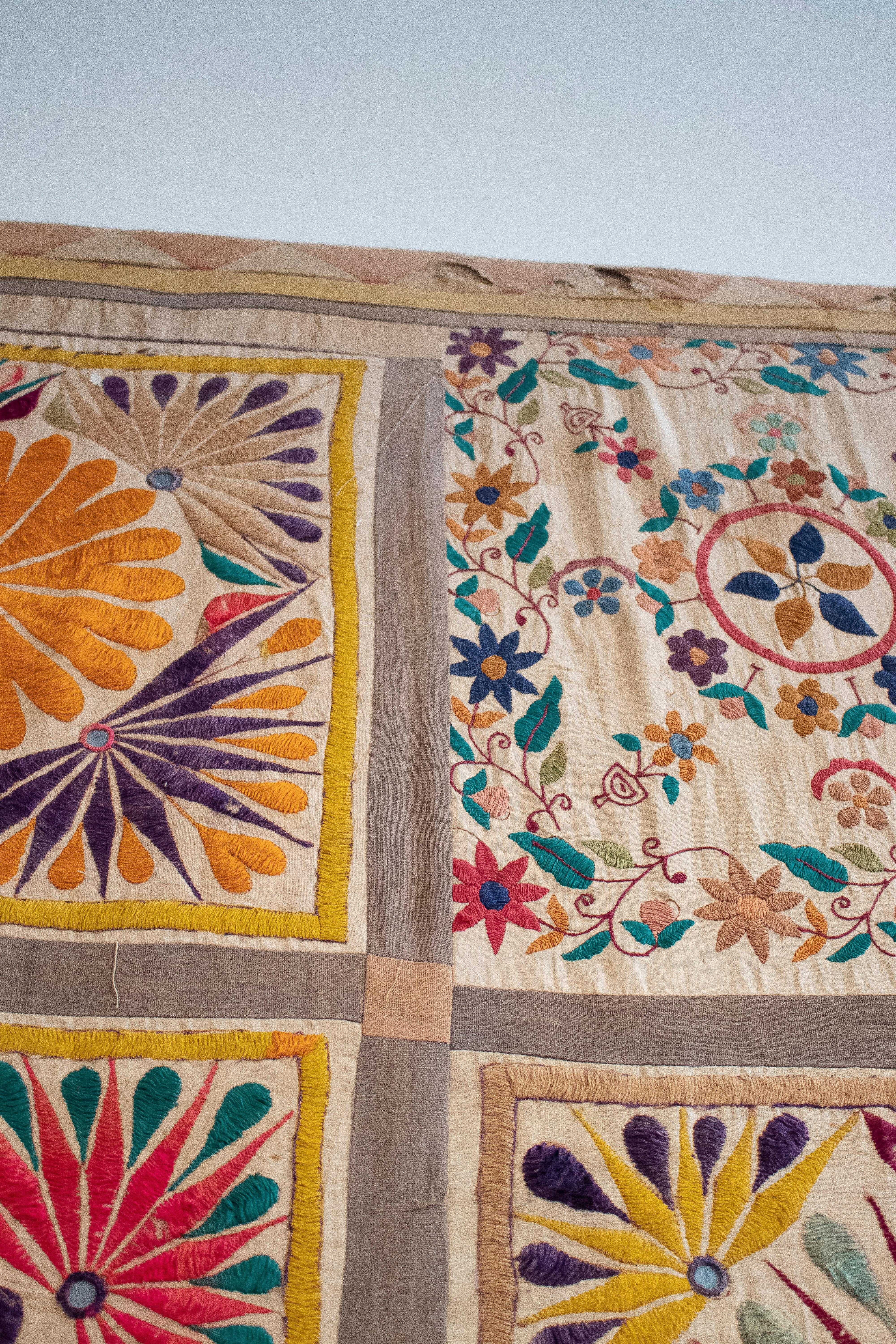 Indische handgewebte Wandteppichdecke aus den 1950er Jahren im Angebot 2