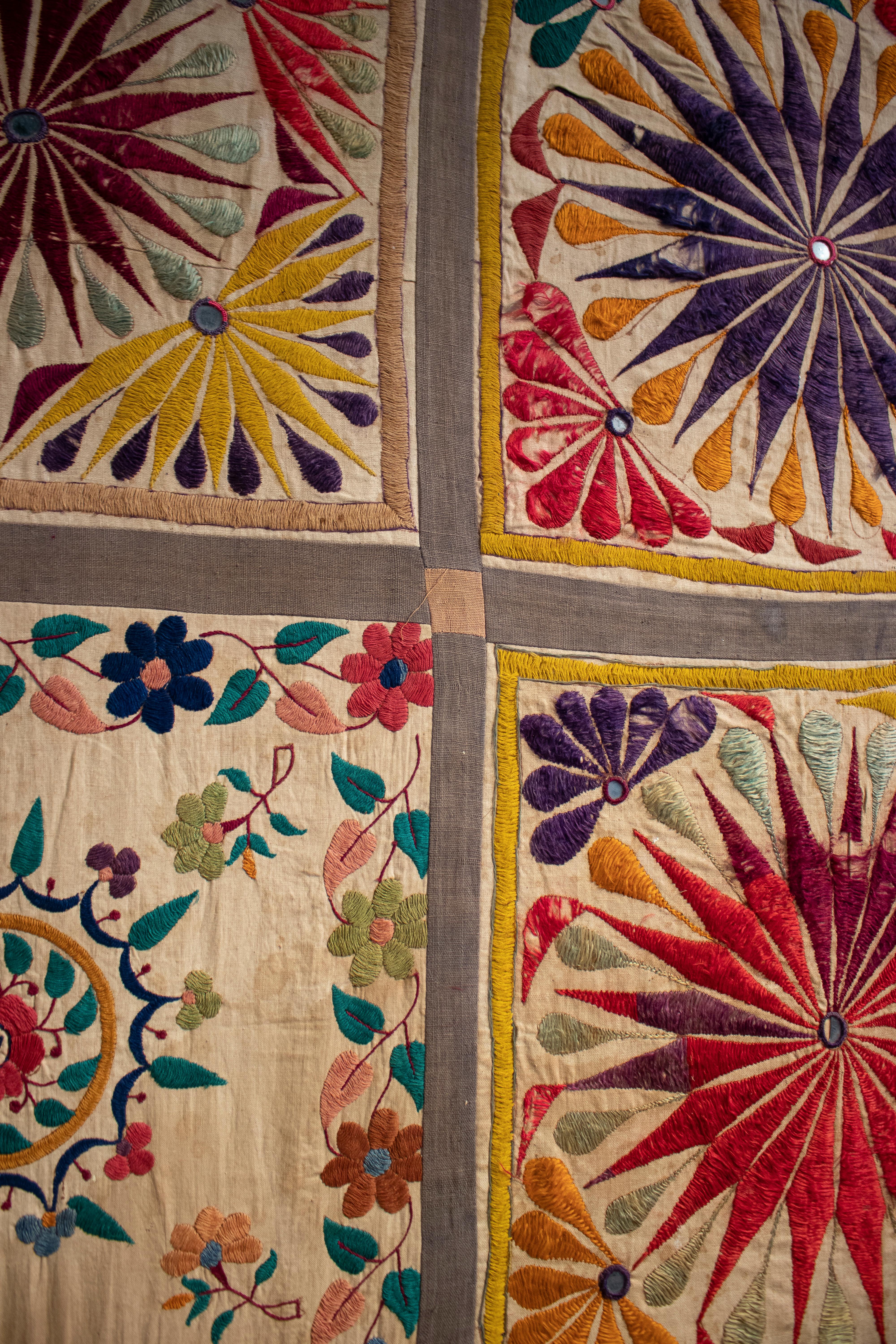 Indische handgewebte Wandteppichdecke aus den 1950er Jahren im Angebot 3