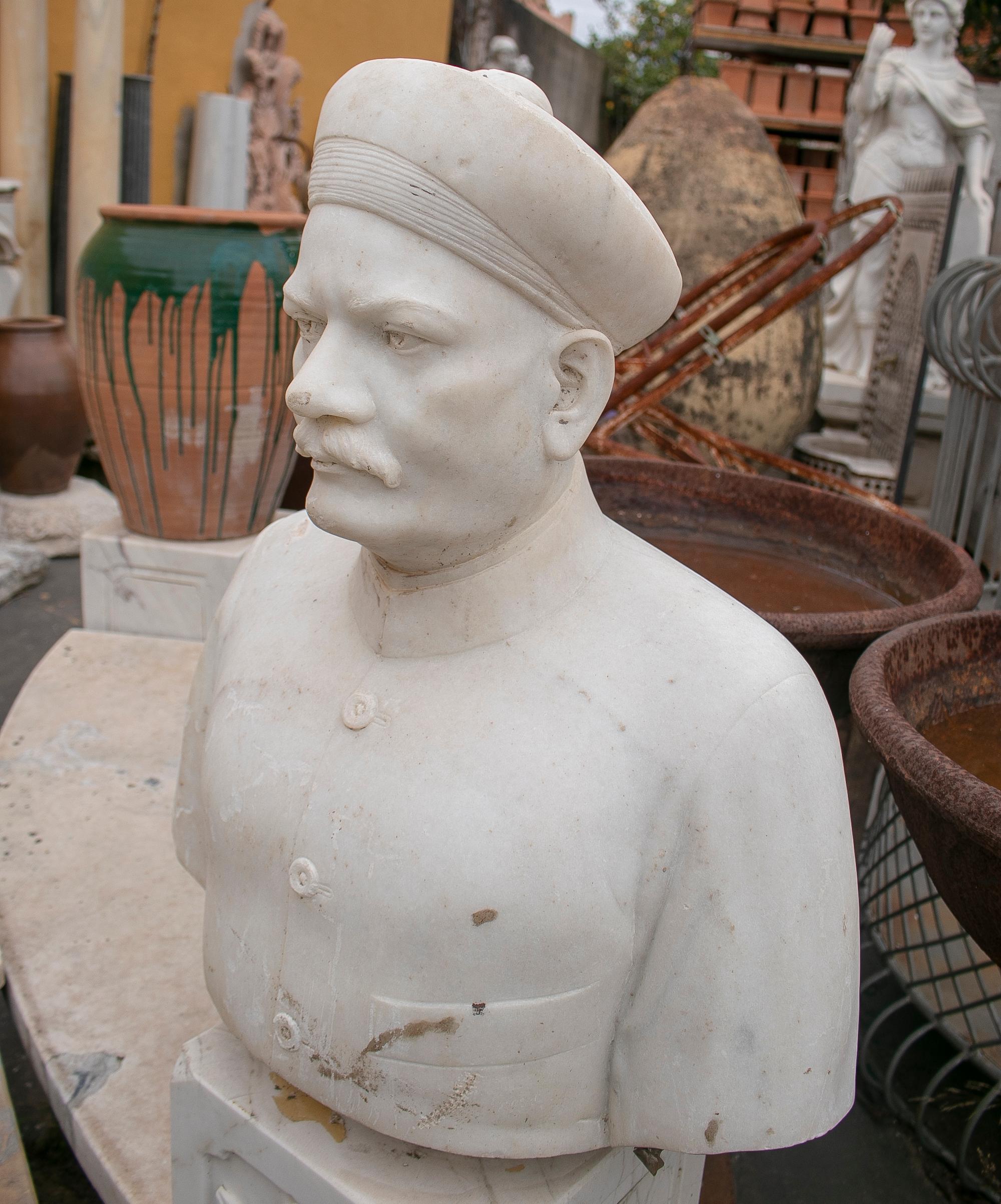 Hand-Carved 1950s Indian White Marble Bust of a Nobleman with Hat For Sale