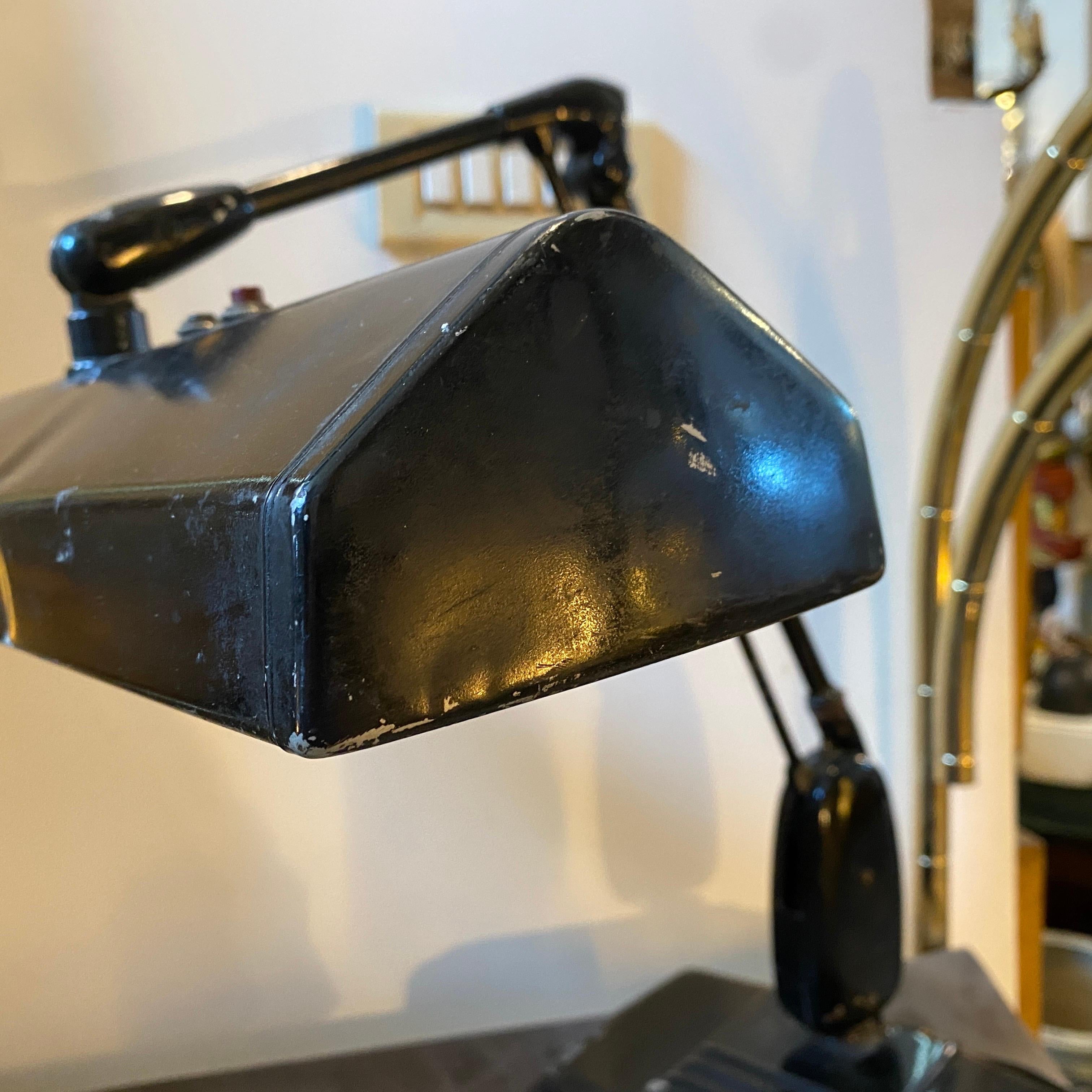Amerikanische Industrie-Tischlampe aus den 1950er Jahren von Dazor im Zustand „Gut“ im Angebot in Aci Castello, IT