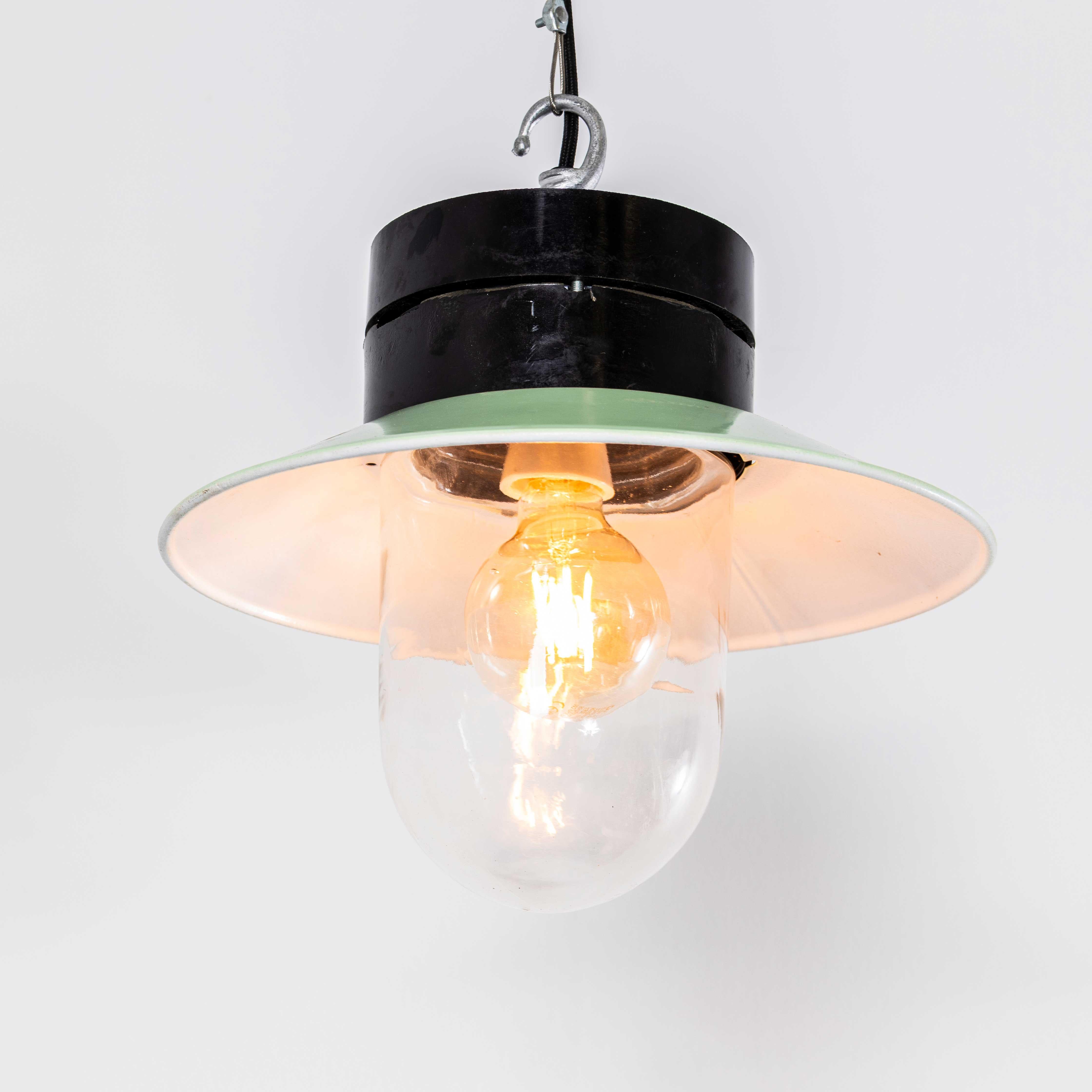 Bachelite Lampade a sospensione industriali in bachelite degli anni '50 in vendita