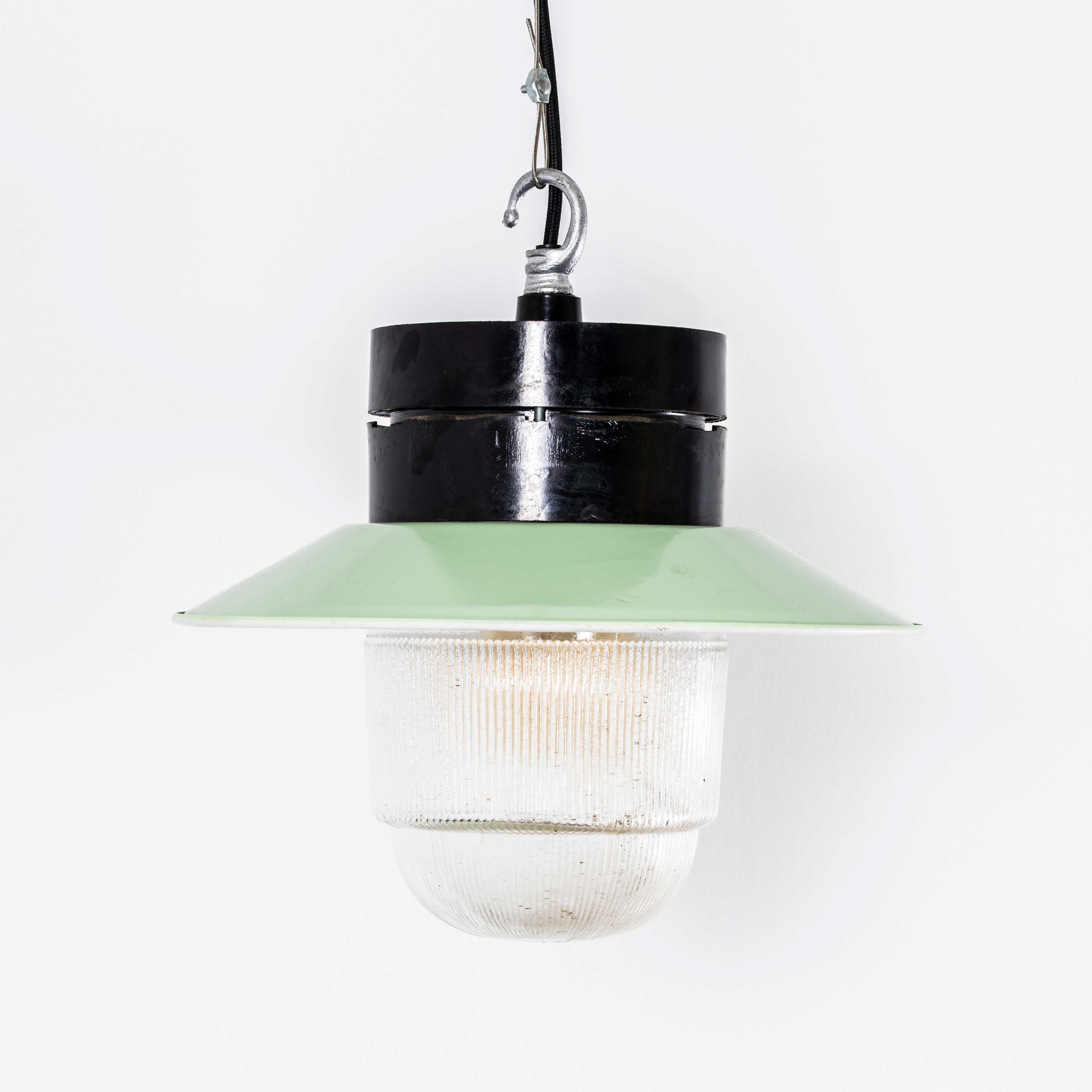 Bachelite Lampade a sospensione industriali in bachelite degli anni '50 in vendita