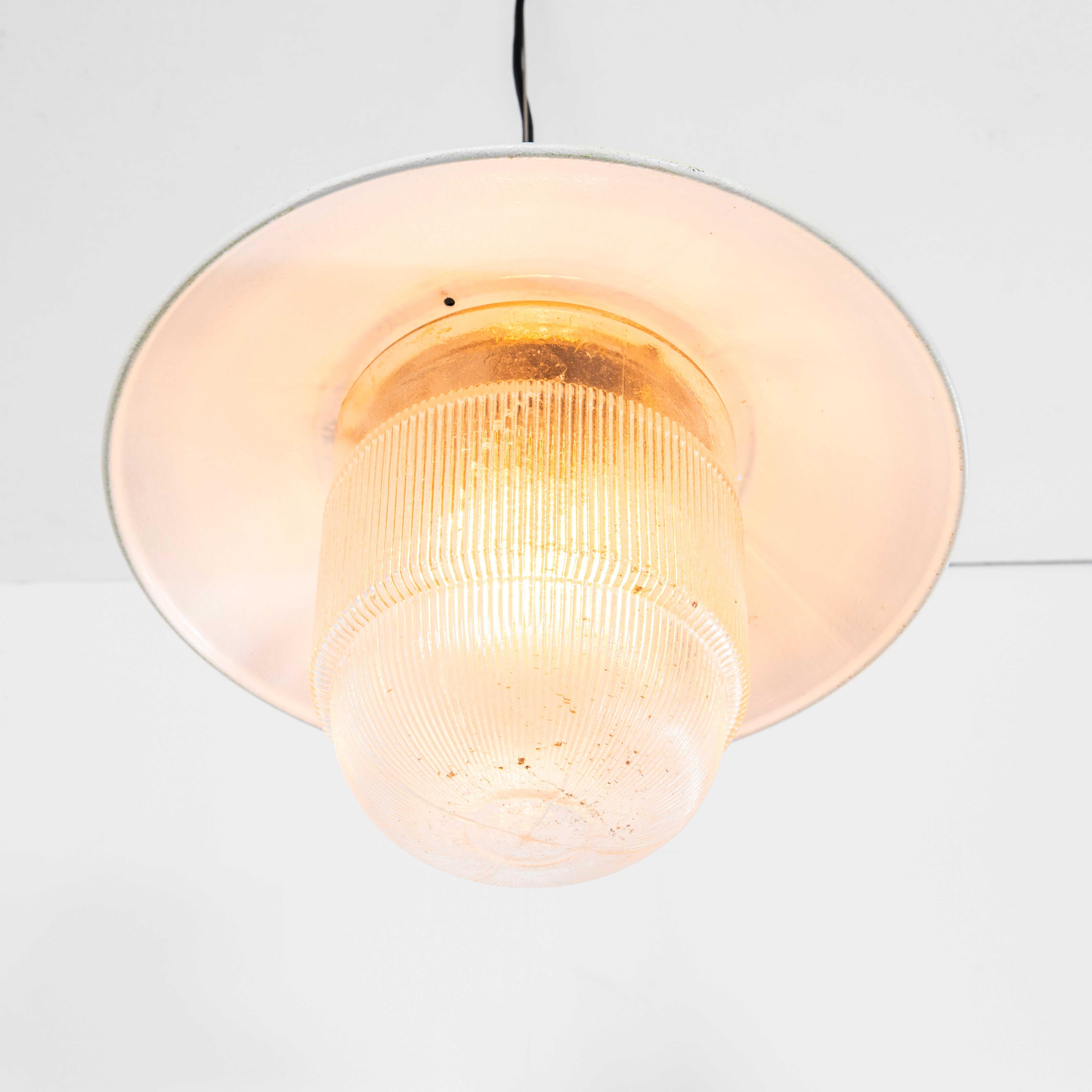Lampade a sospensione industriali in bachelite degli anni '50 in vendita 1