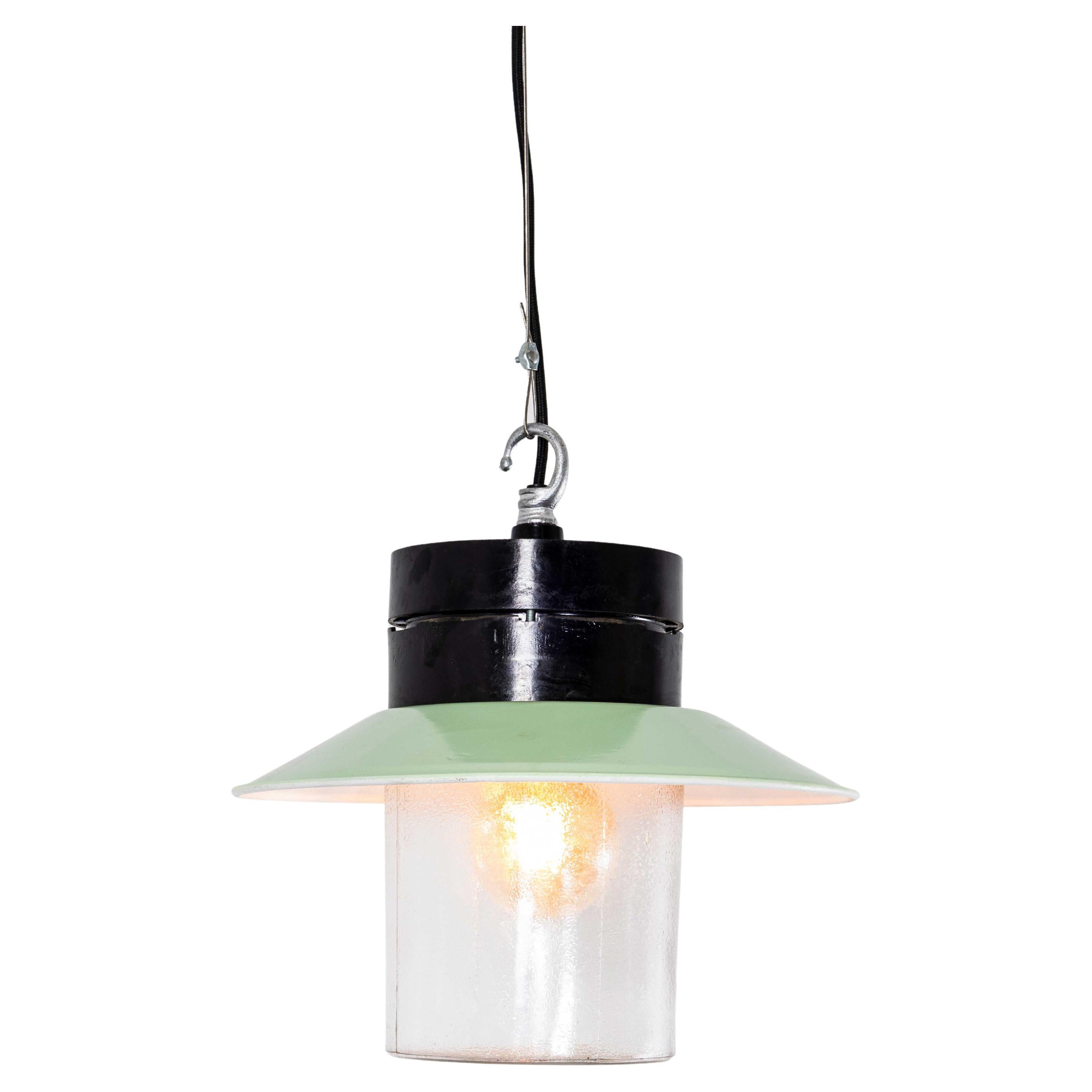 Lampade a sospensione industriali in bachelite degli anni '50 in vendita