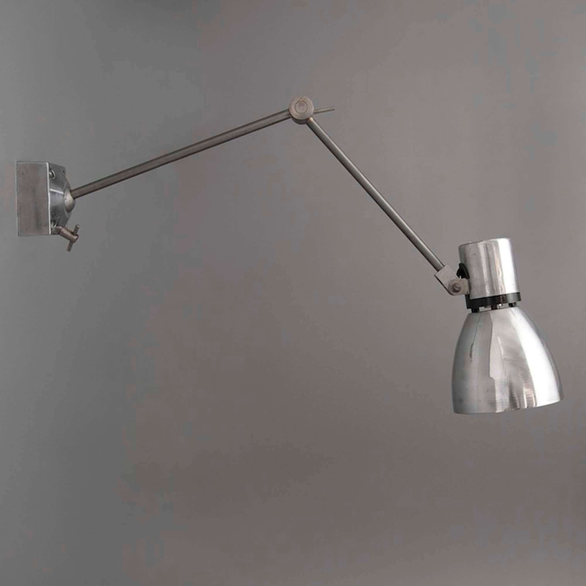 1950's Industrial Cantilever Wall Lamp — Mid-Century Factory Salvage en vente 1
