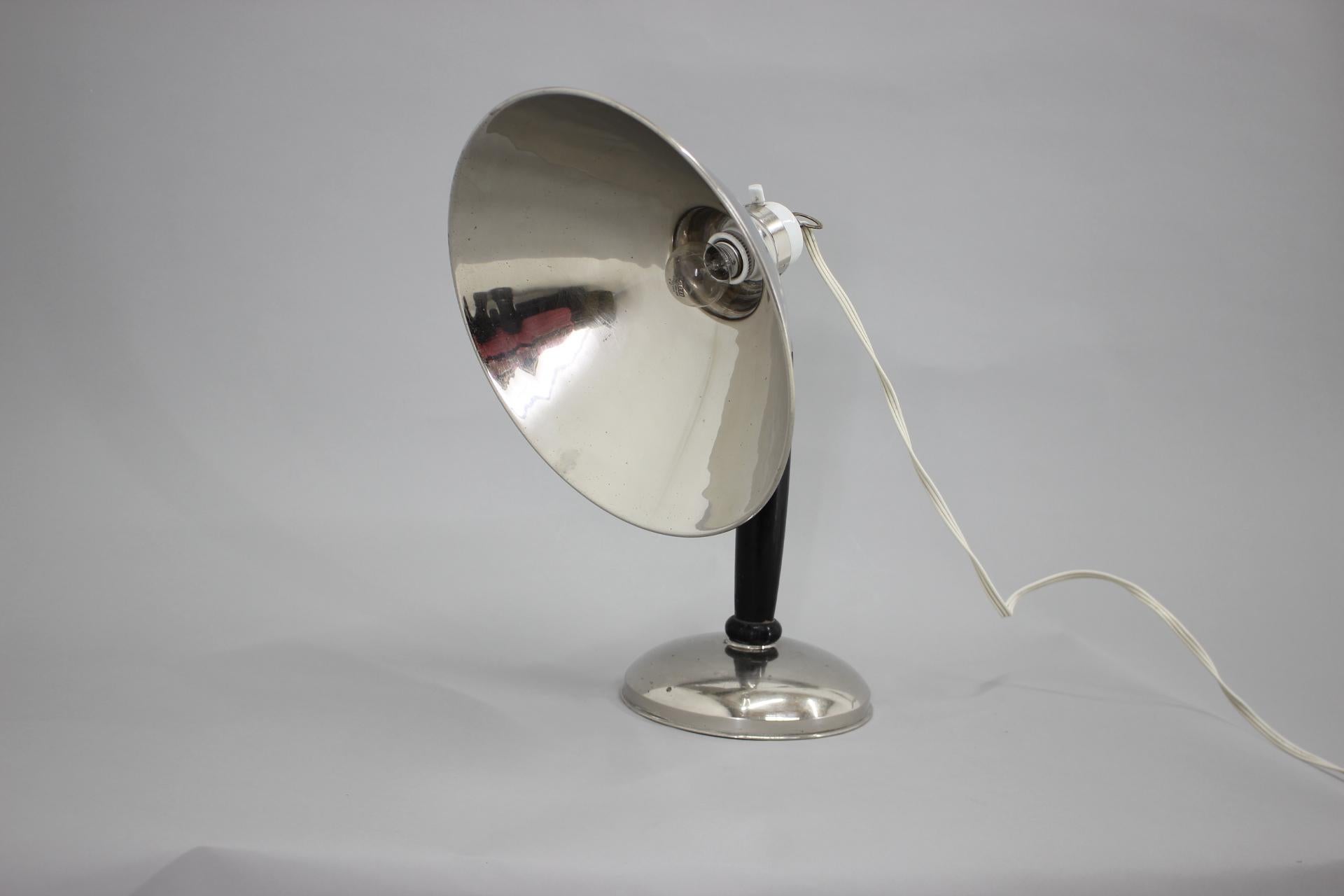 1950s Industrial Chrome & Wood Table Lamp with Ceramic Switch, Czechoslovakia  In Good Condition For Sale In Praha, CZ