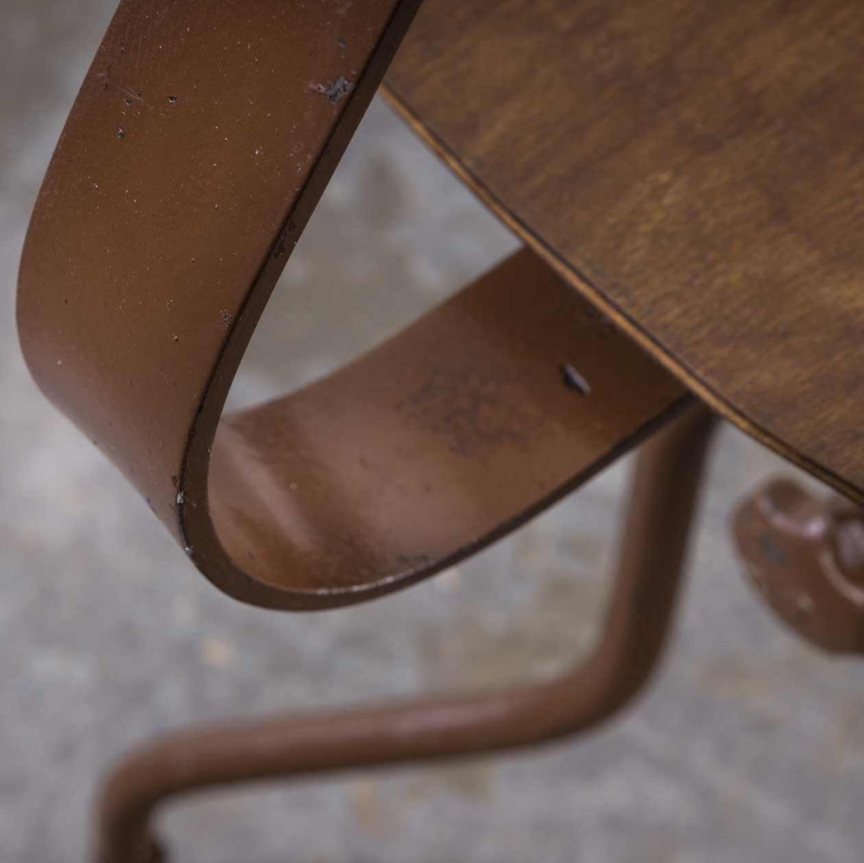 Chaise pivotante industrielle tchèque des années 1950, '1767.3' en vente 1