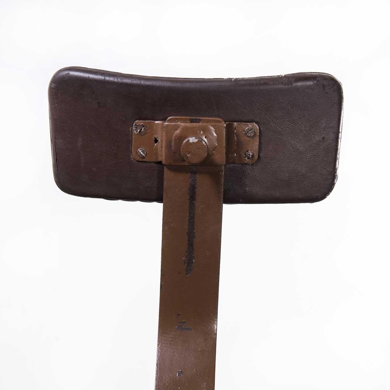 Chaise pivotante industrielle tchèque des années 1950, '1767.3' en vente 2