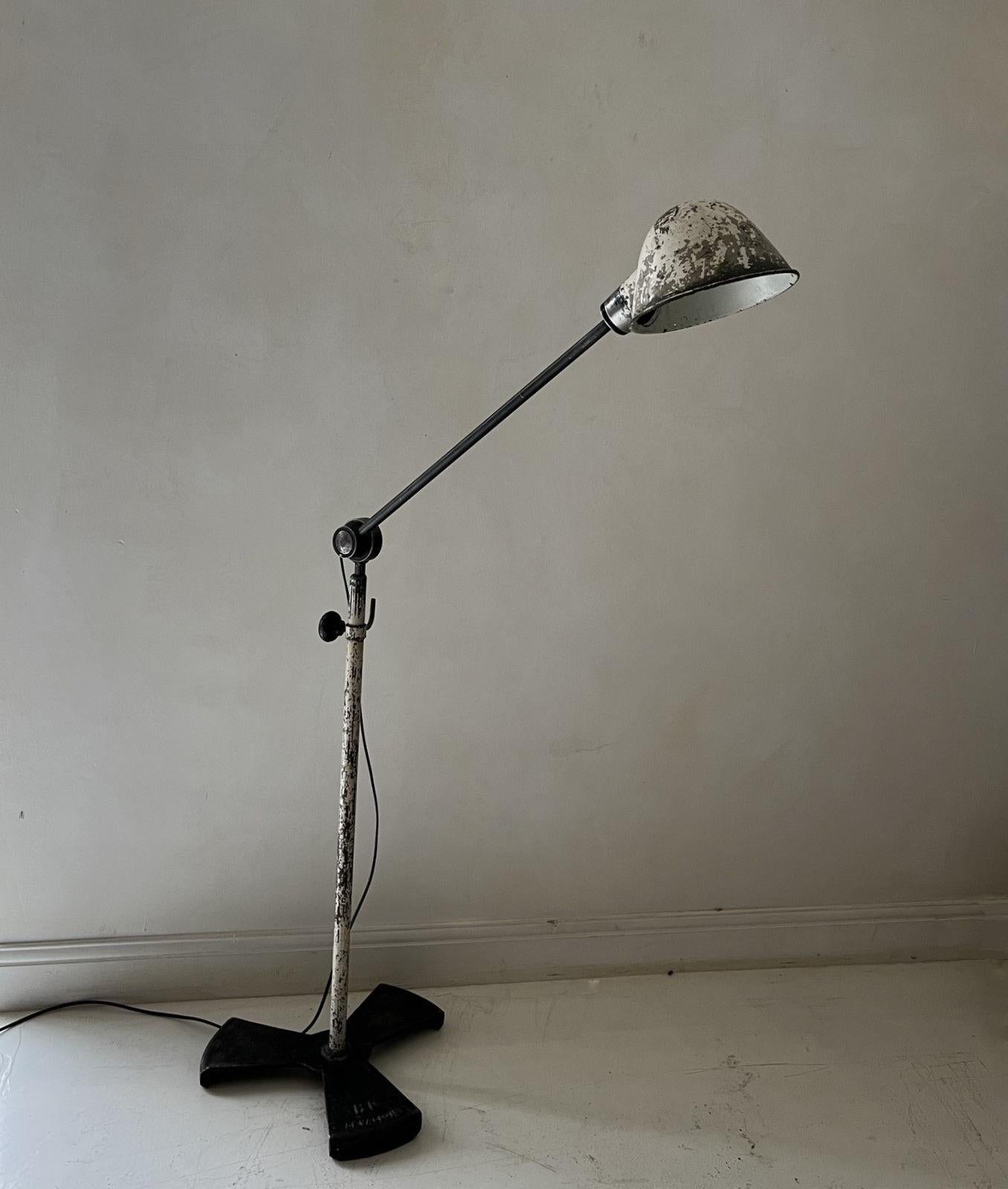 1950s Industrial Floor Lamp In Good Condition In Vosselaar, BE