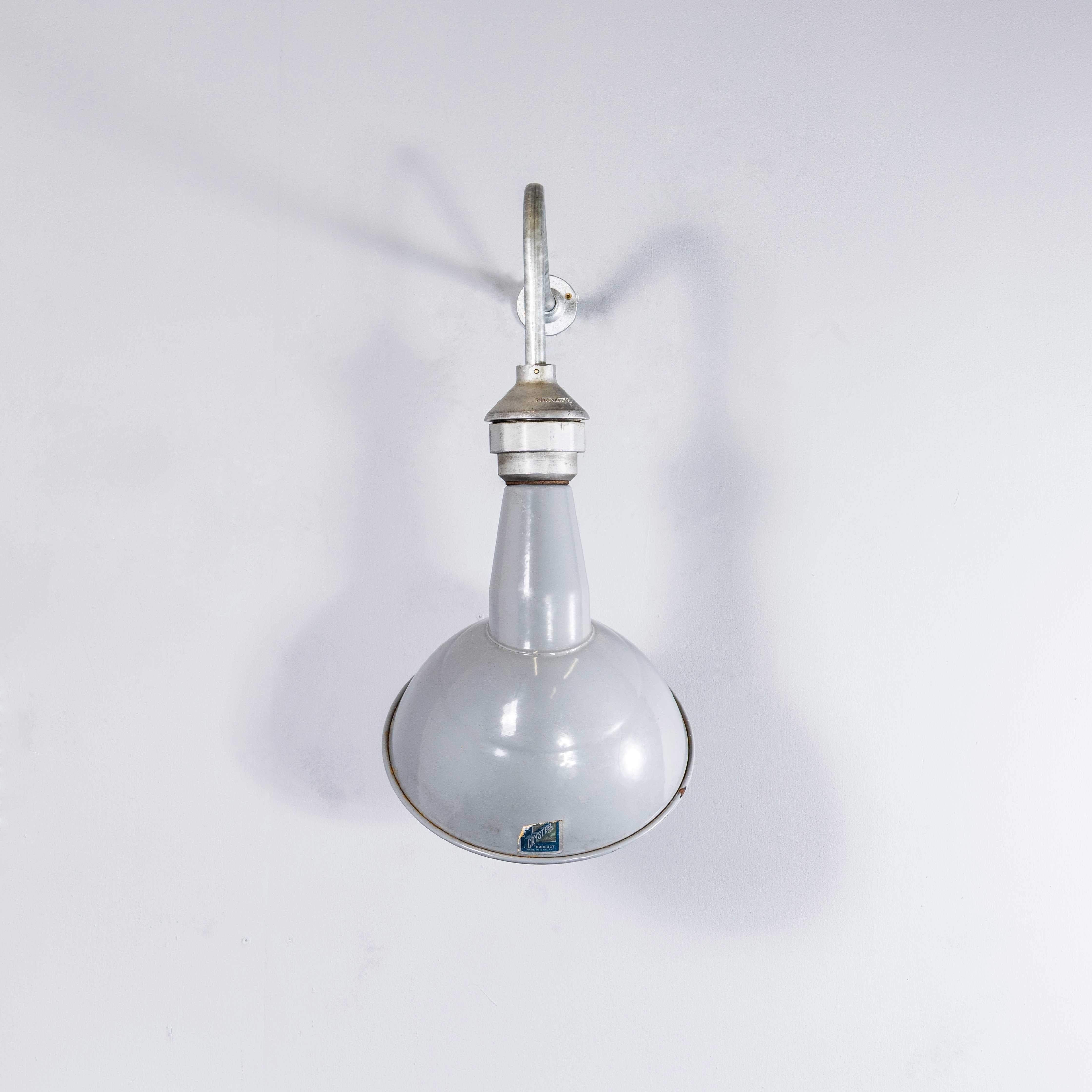 Lámparas parabólicas esmaltadas Benjamin Crysteel Gris Industrial de los años 50 en venta 4