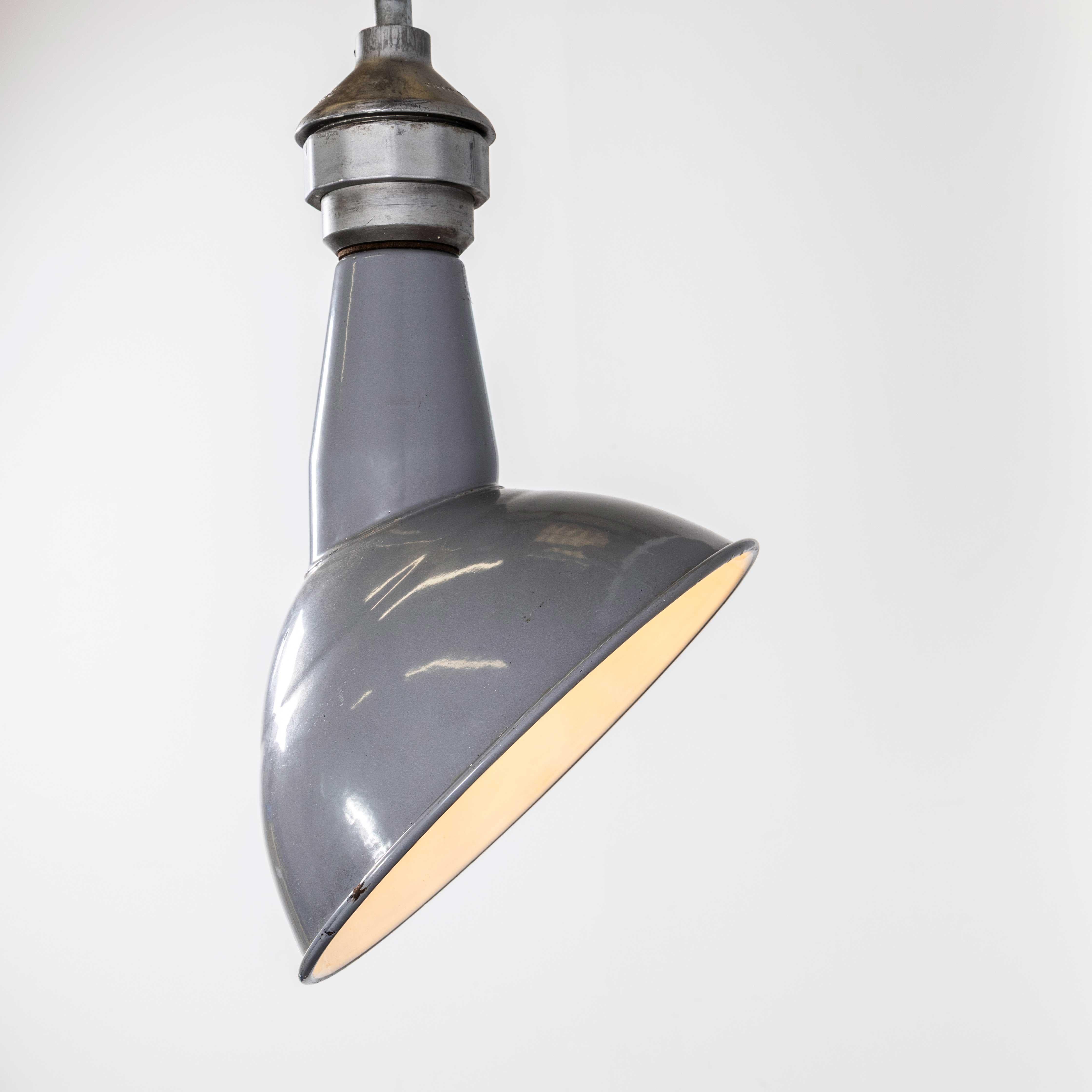 Lámparas parabólicas esmaltadas Benjamin Crysteel Gris Industrial de los años 50 en venta 1