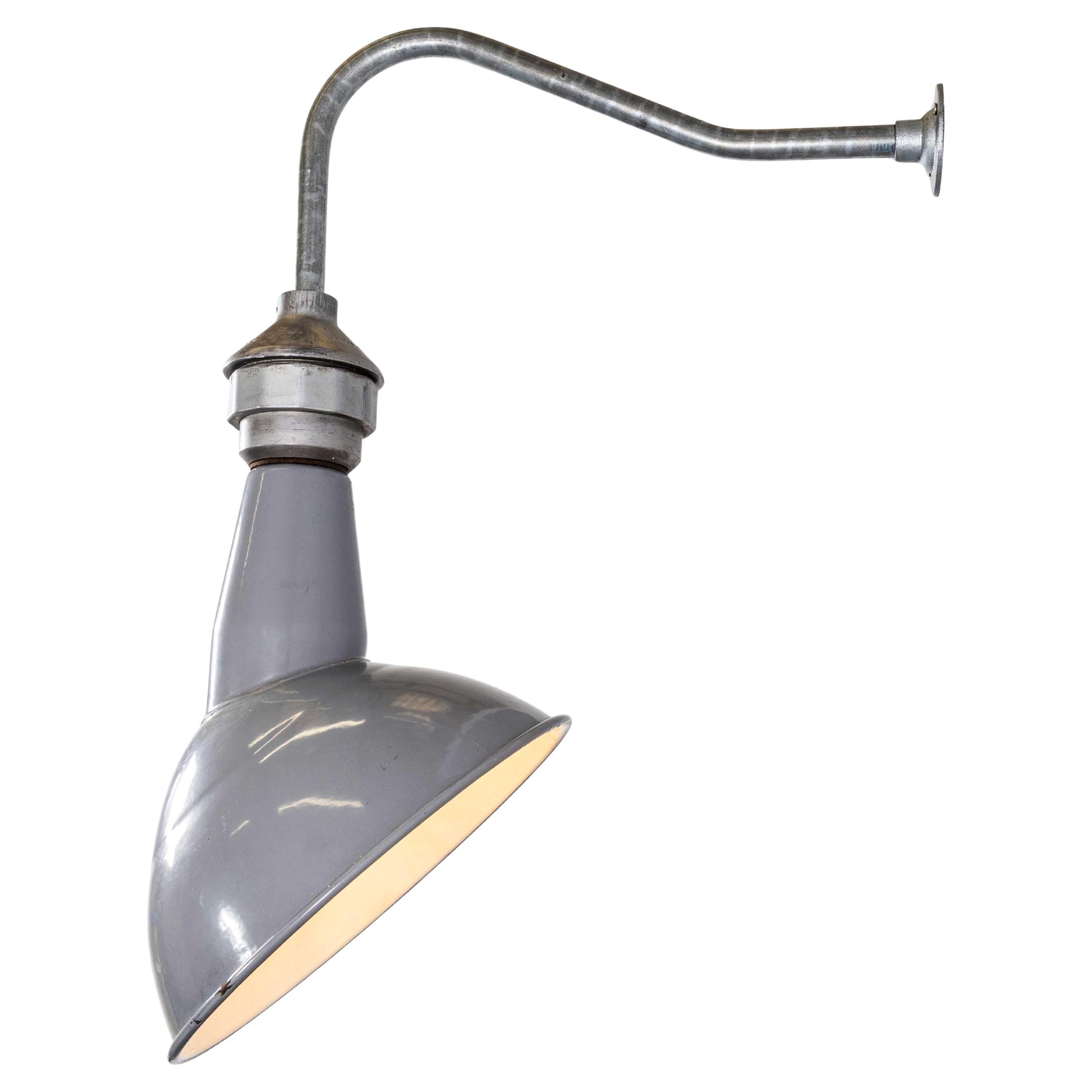 Lámparas parabólicas esmaltadas Benjamin Crysteel Gris Industrial de los años 50