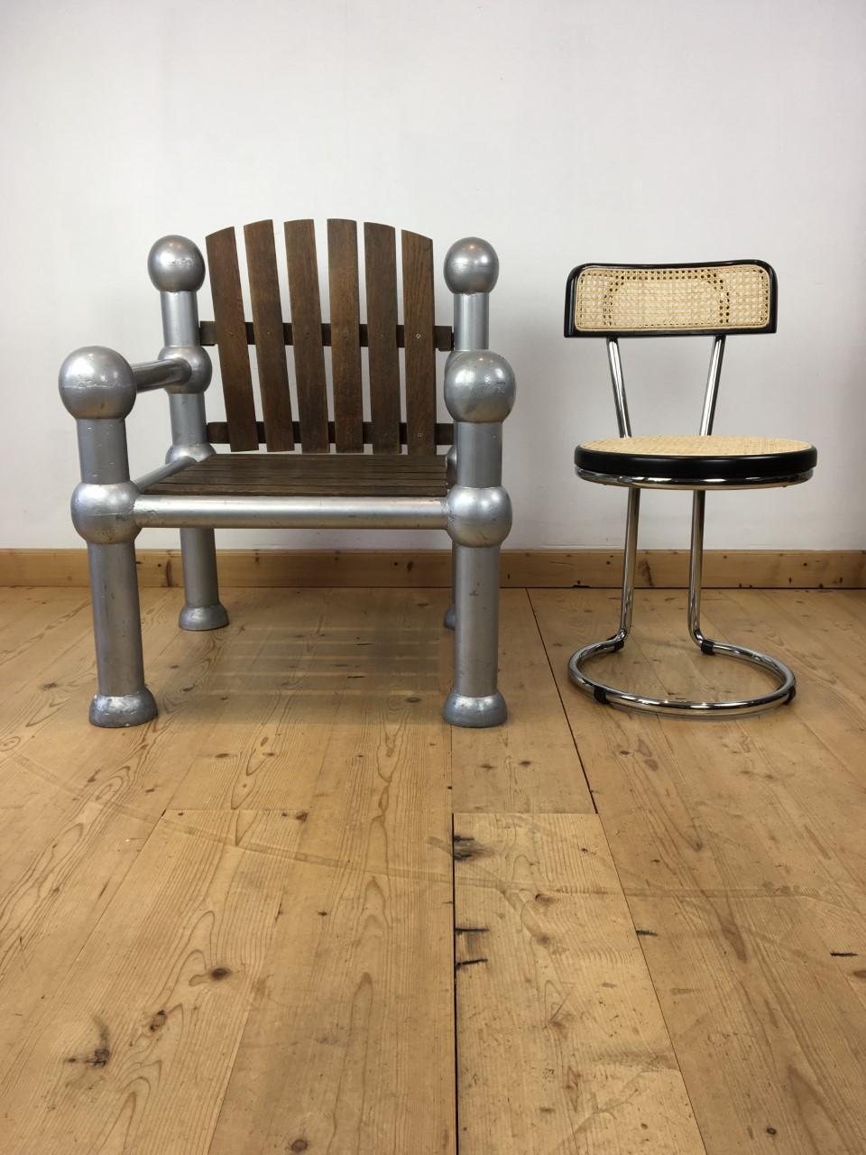 atomic chairs