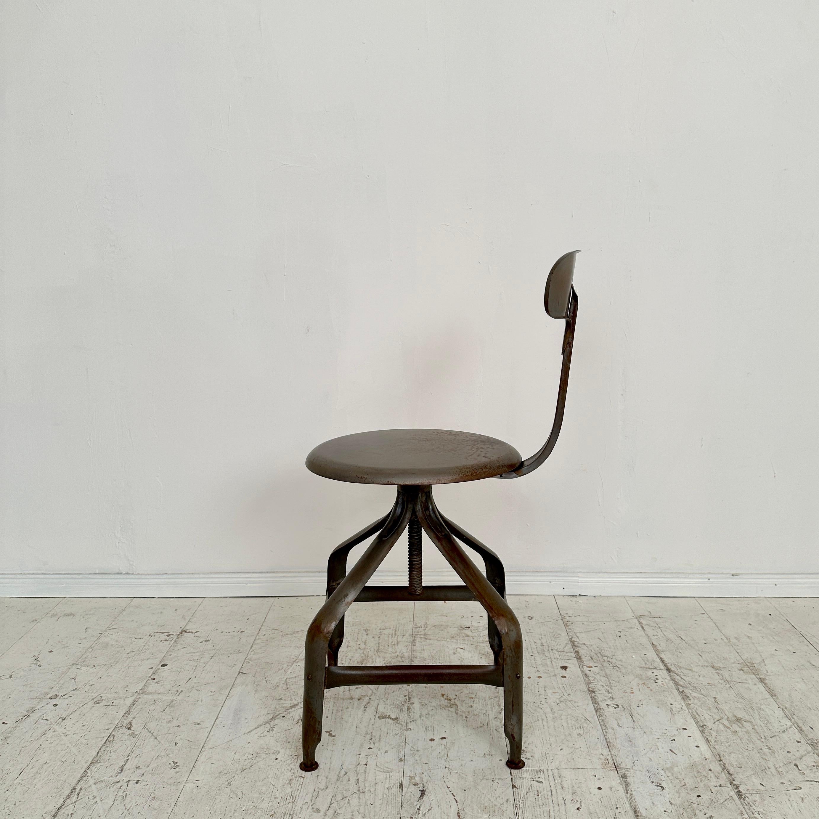 Mid-20th Century 1950s Industrial Swivel Chair in Metal For Sale