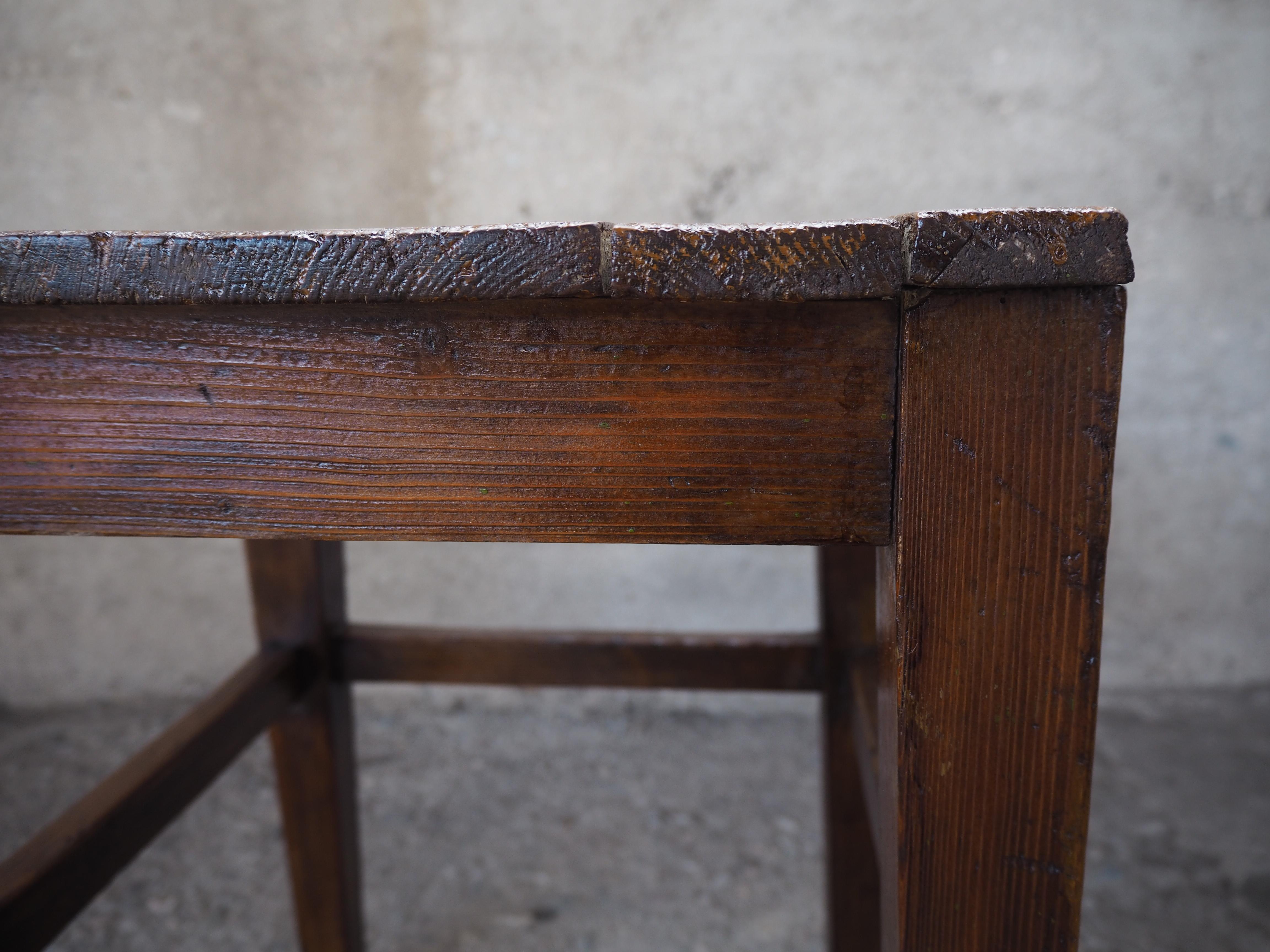 Taburete industrial de madera de los años 50 con pátina original en venta 11