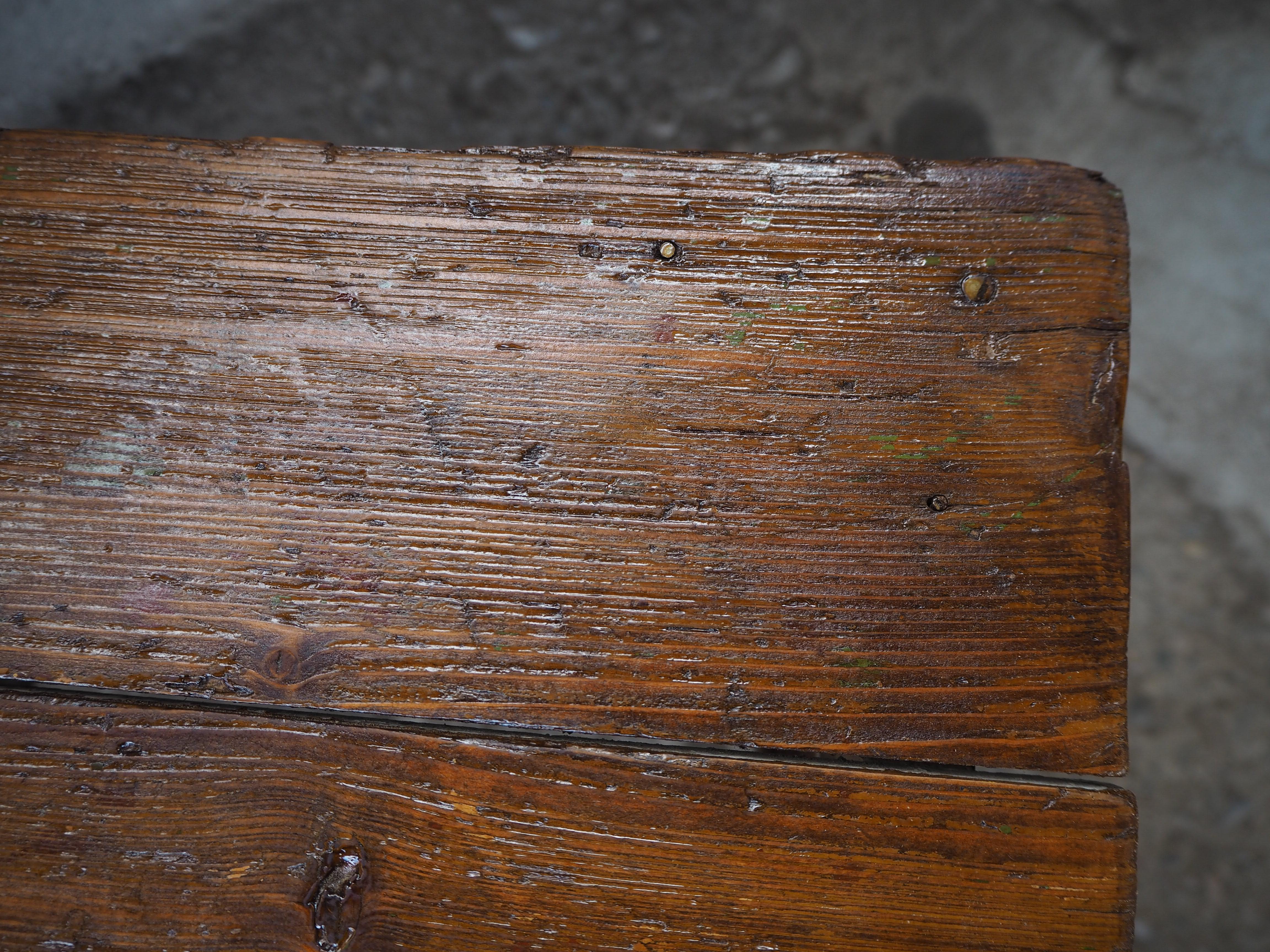 Taburete industrial de madera de los años 50 con pátina original Madera en venta