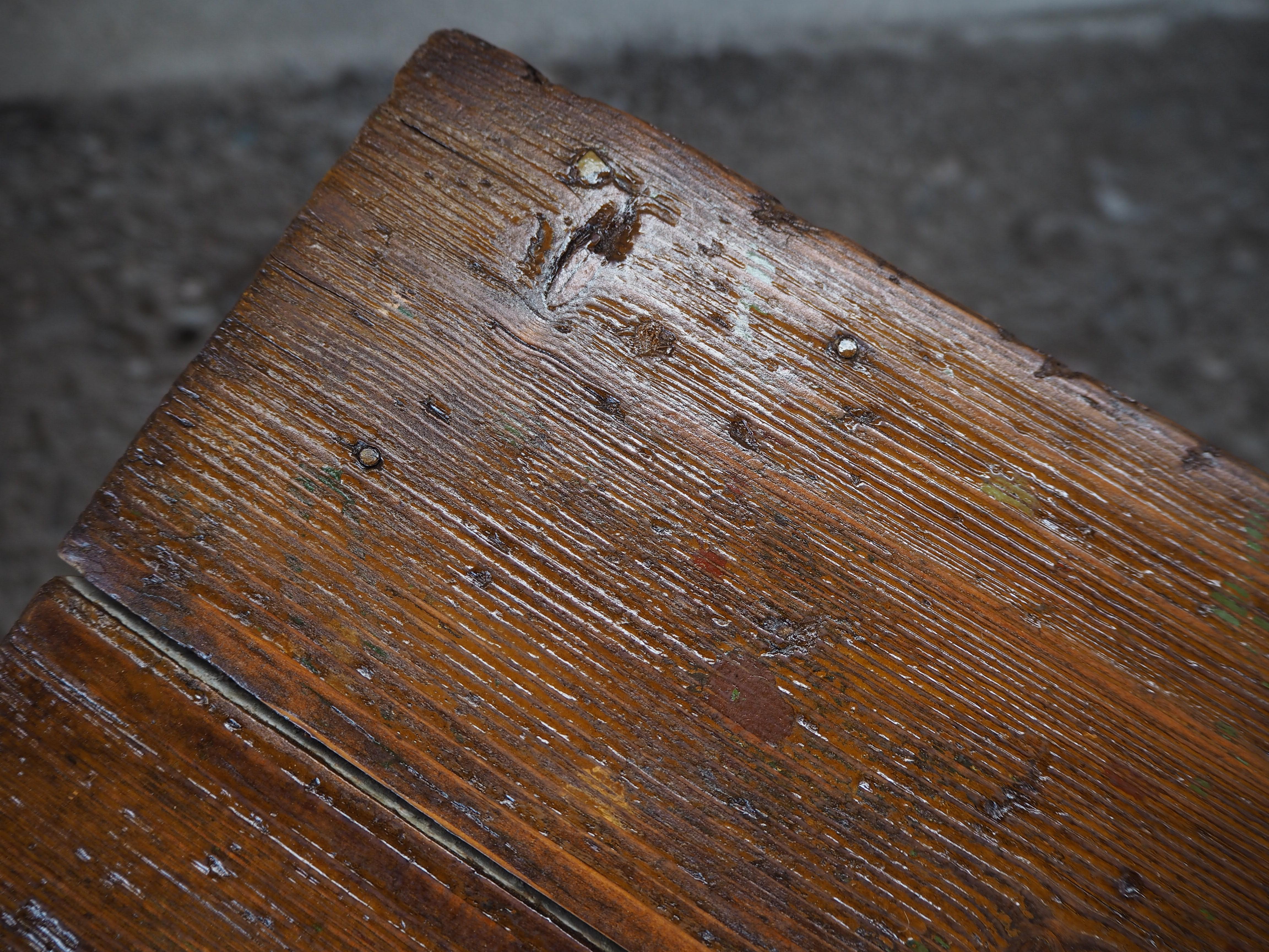 Taburete industrial de madera de los años 50 con pátina original en venta 1