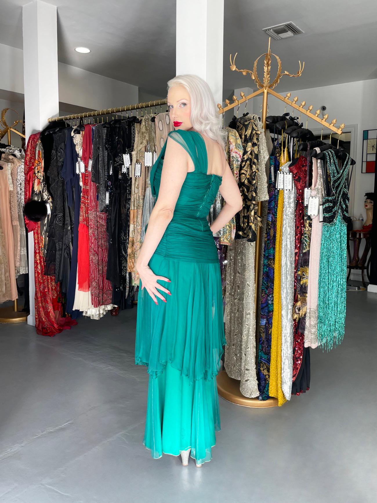 Abito da dea in seta drappeggiata di Irene Lentz Couture 'Old Hollywood' del 1950, di colore verde verde acqua in vendita 7