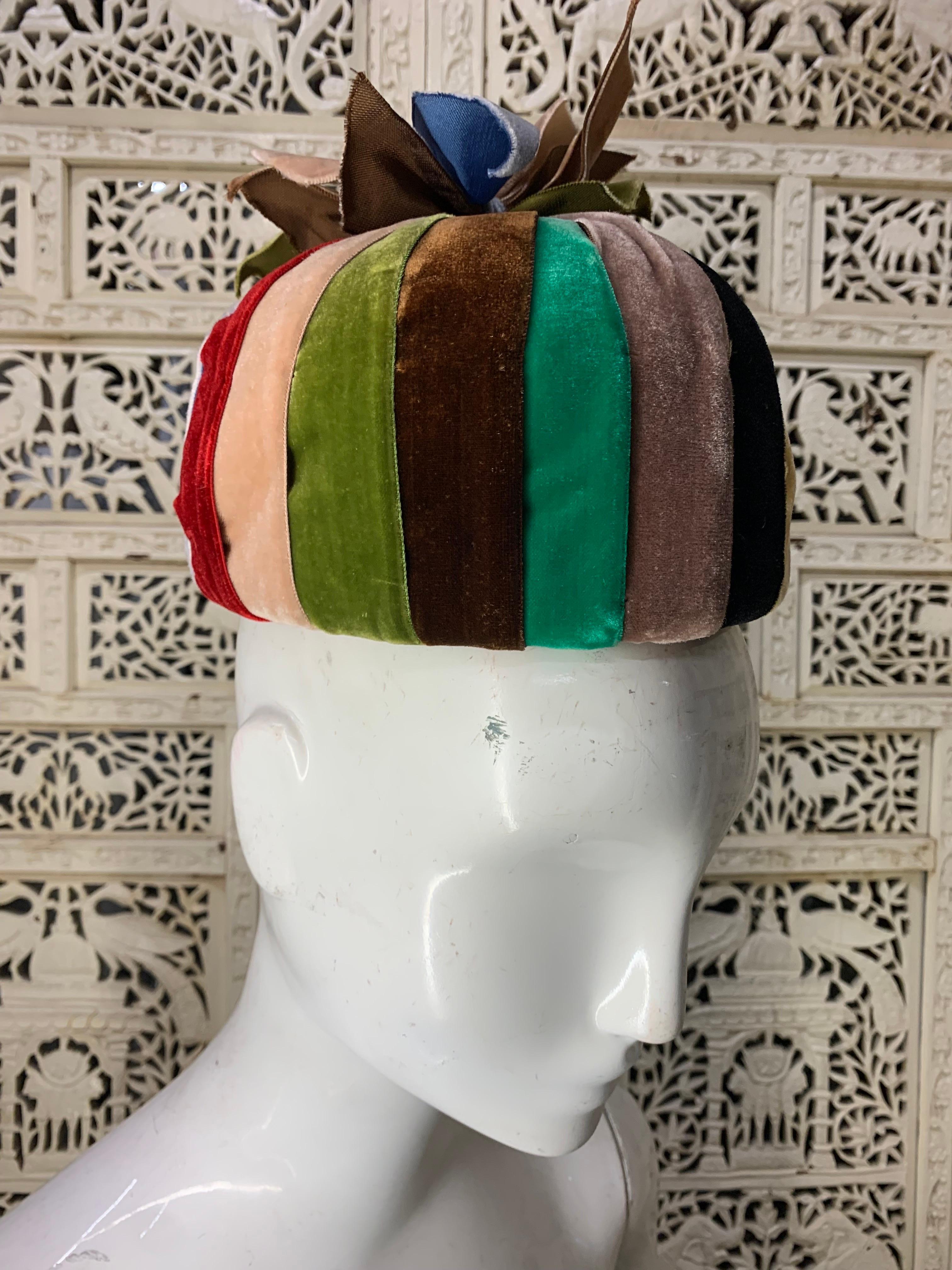 1950s Irina Roublon Couture Multicolore Velvet Ribbon Bubble Hat  en vente 5